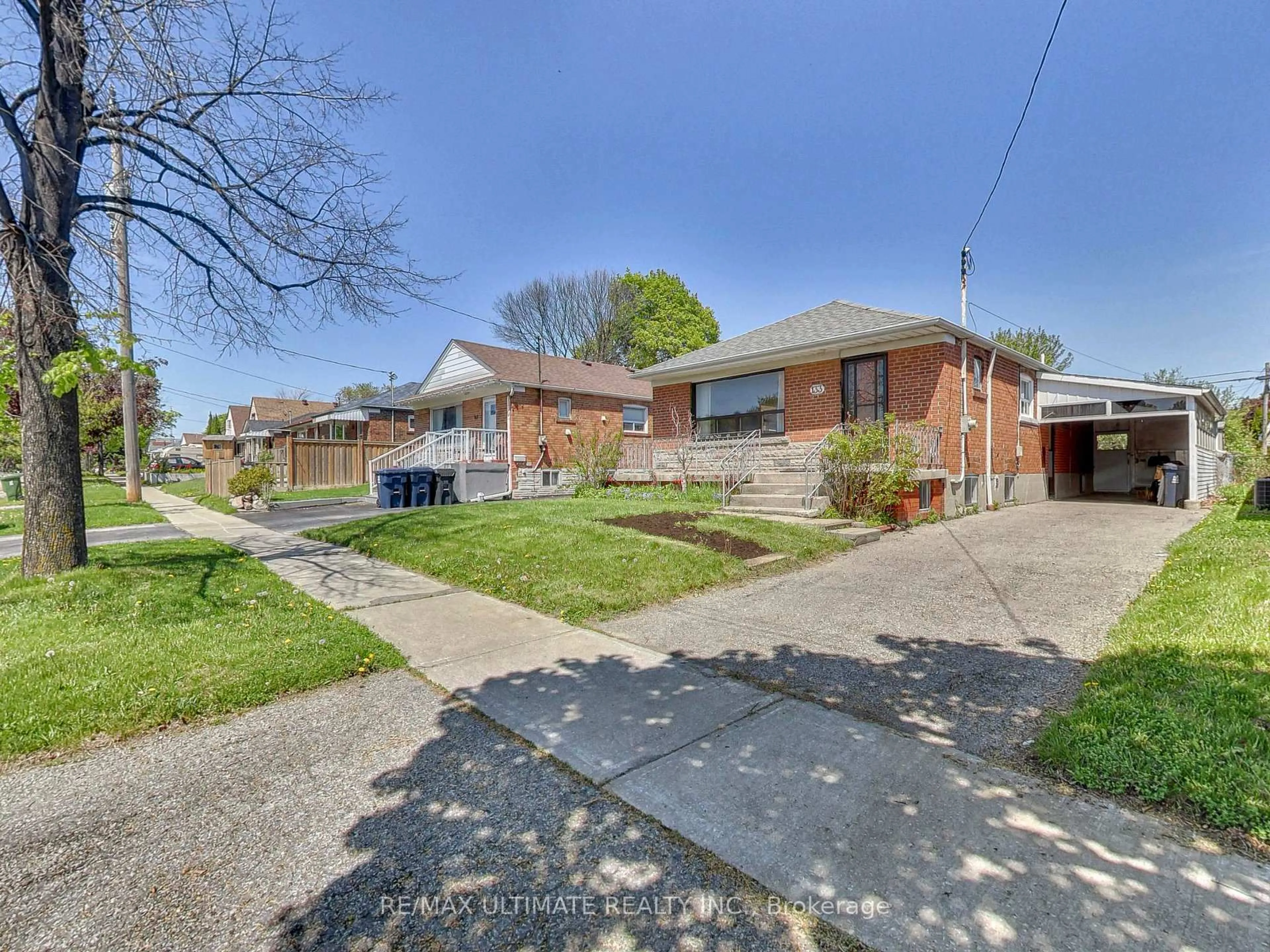 A pic from outside/outdoor area/front of a property/back of a property/a pic from drone, street for 133 Canlish Rd, Toronto Ontario M1P 1T1