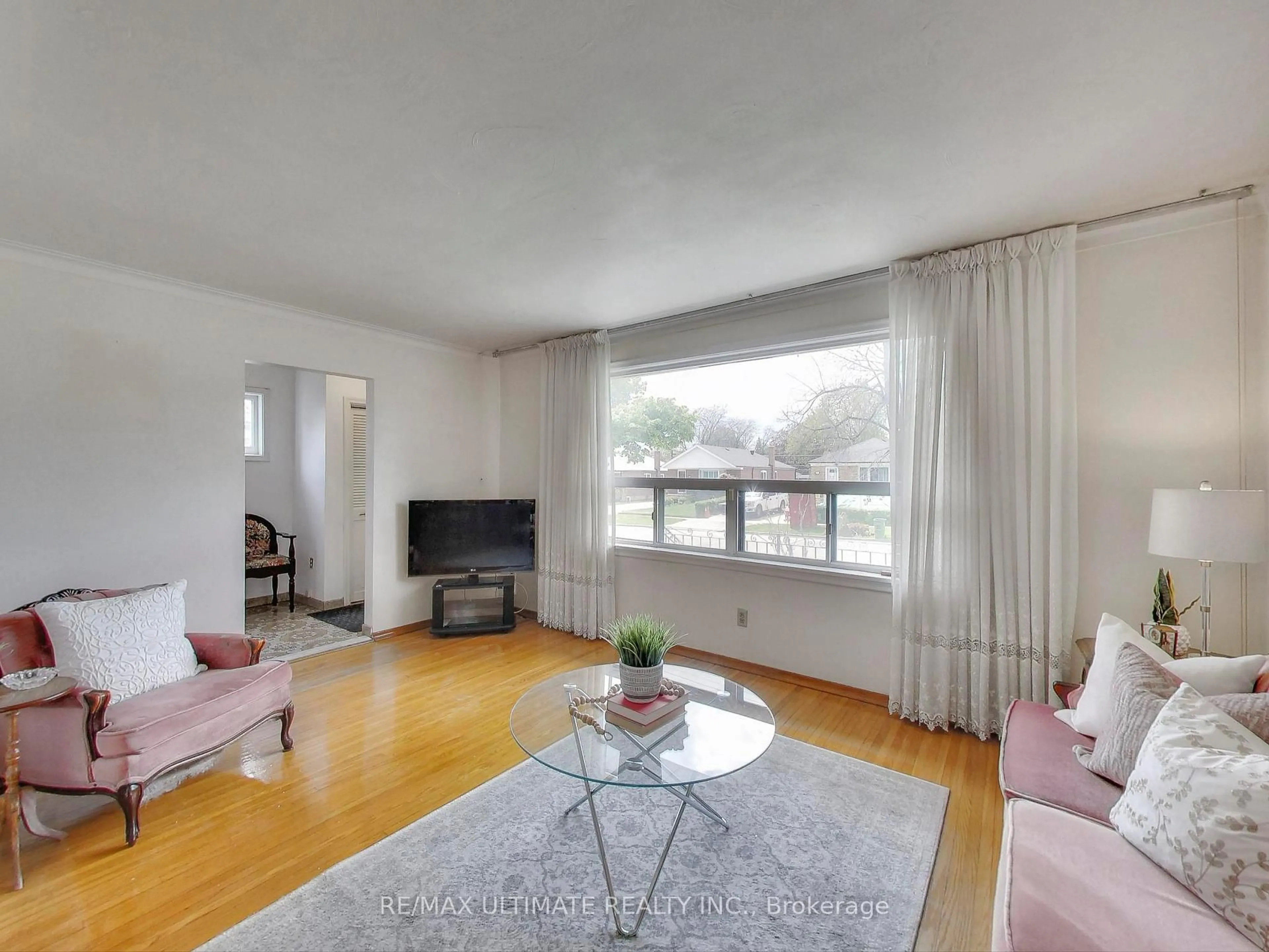 Living room with furniture, unknown for 133 Canlish Rd, Toronto Ontario M1P 1T1