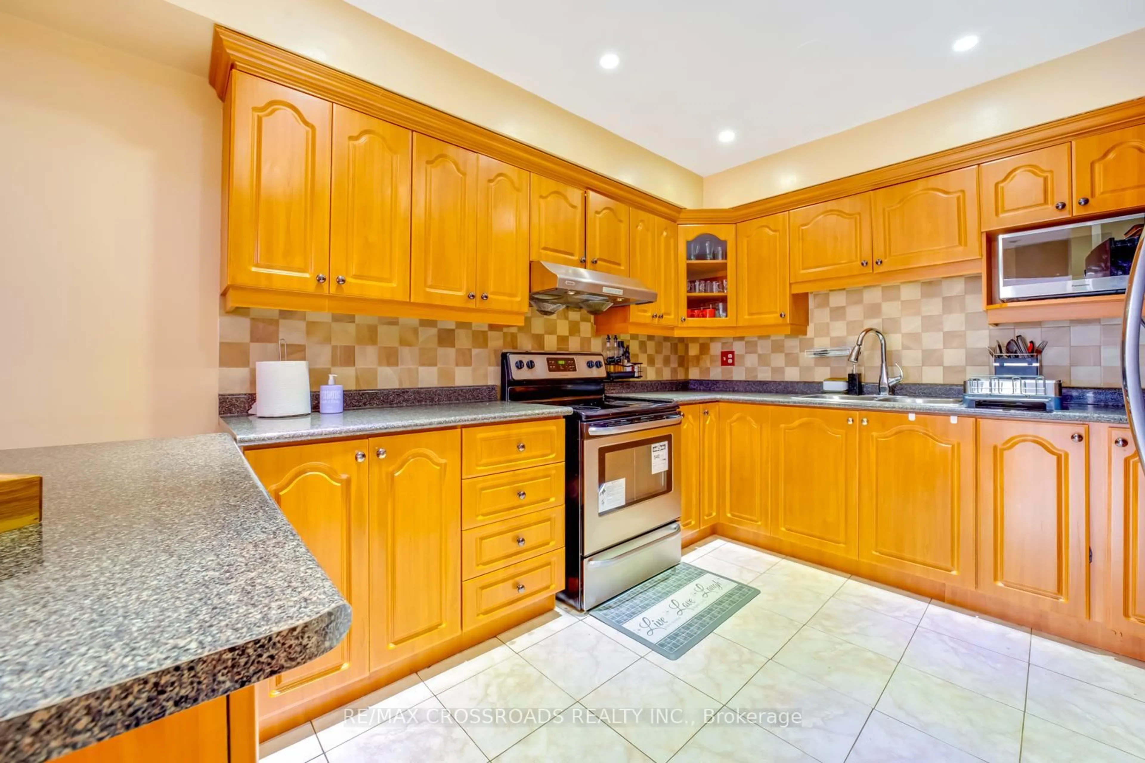 Standard kitchen, ceramic/tile floor for 146 Quantrell Tr, Toronto Ontario M1B 1L8