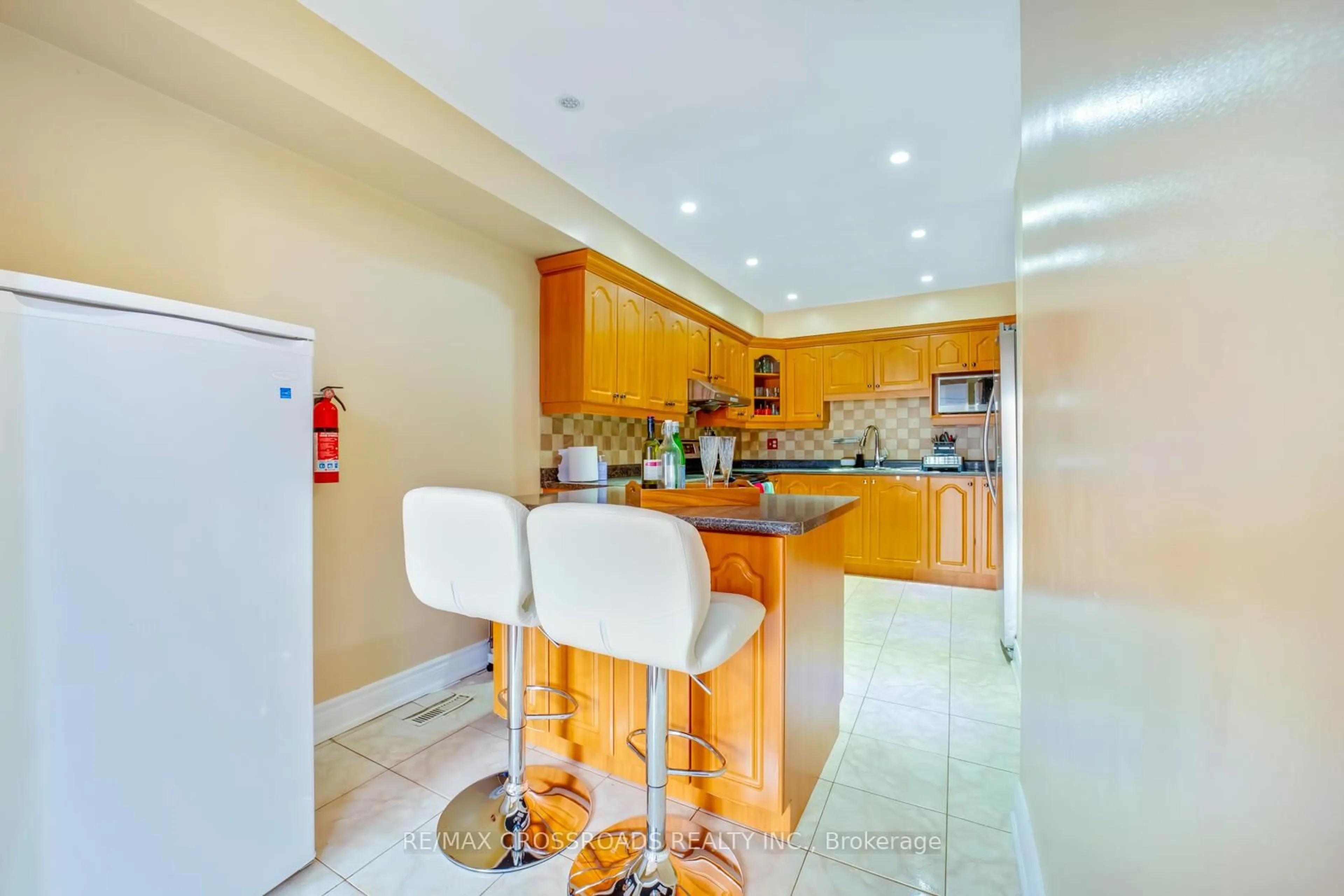 Standard kitchen, ceramic/tile floor for 146 Quantrell Tr, Toronto Ontario M1B 1L8