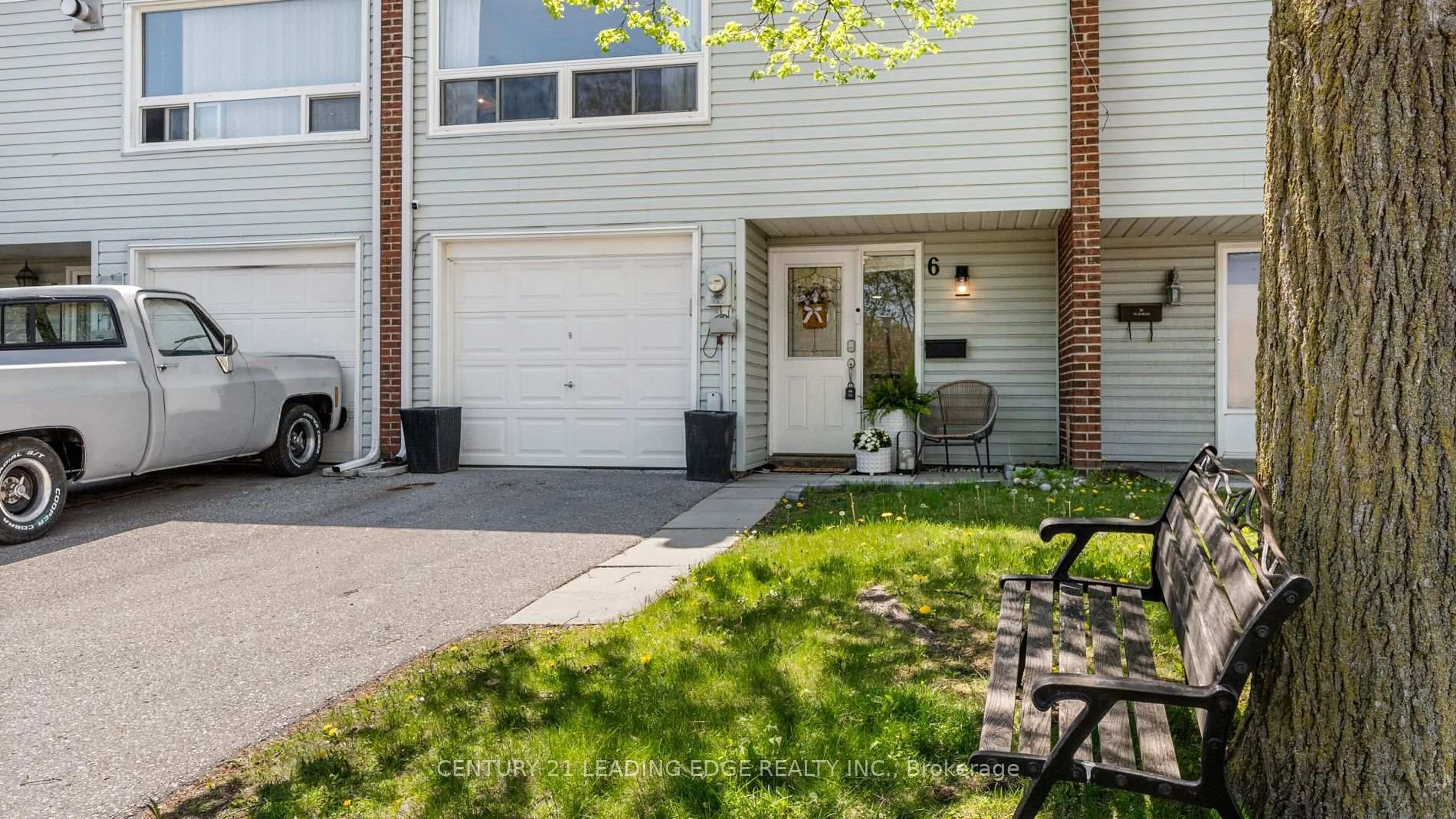 Patio, street for 909 King St #6, Oshawa Ontario L1J 2L4