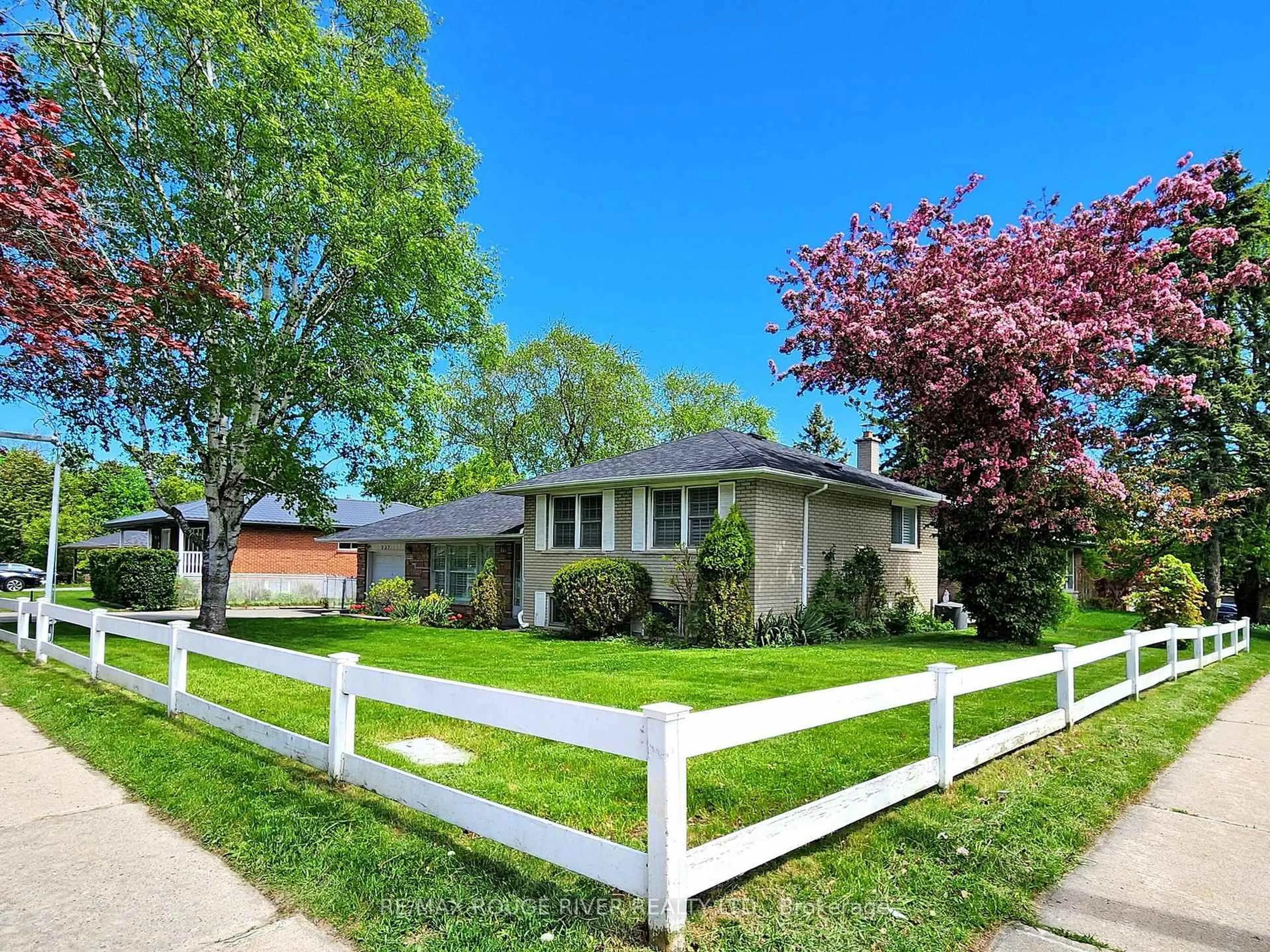 Home with vinyl exterior material, street for 237 Beechgrove Dr, Toronto Ontario M1E 3Z9