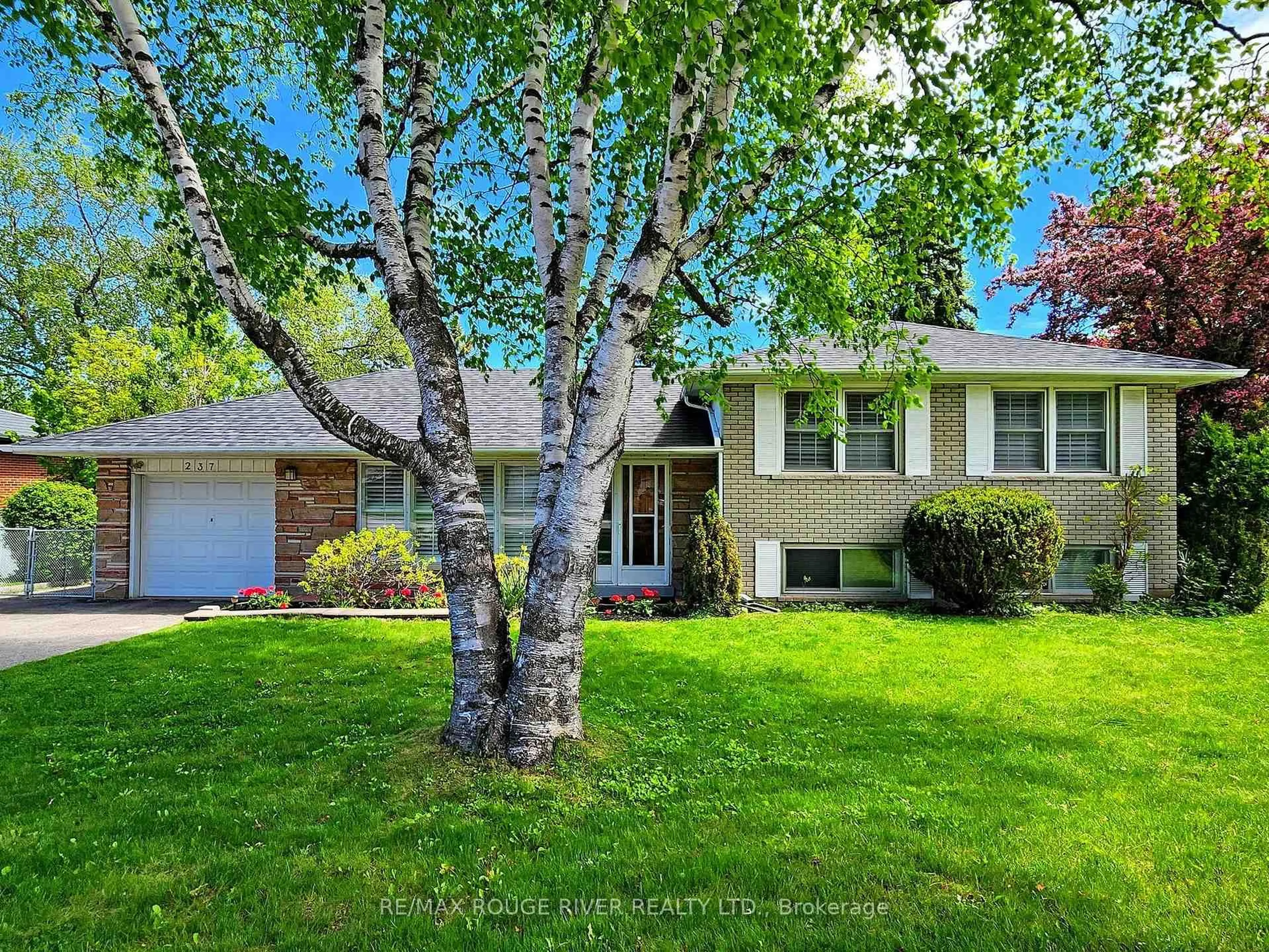 Home with vinyl exterior material, unknown for 237 Beechgrove Dr, Toronto Ontario M1E 3Z9