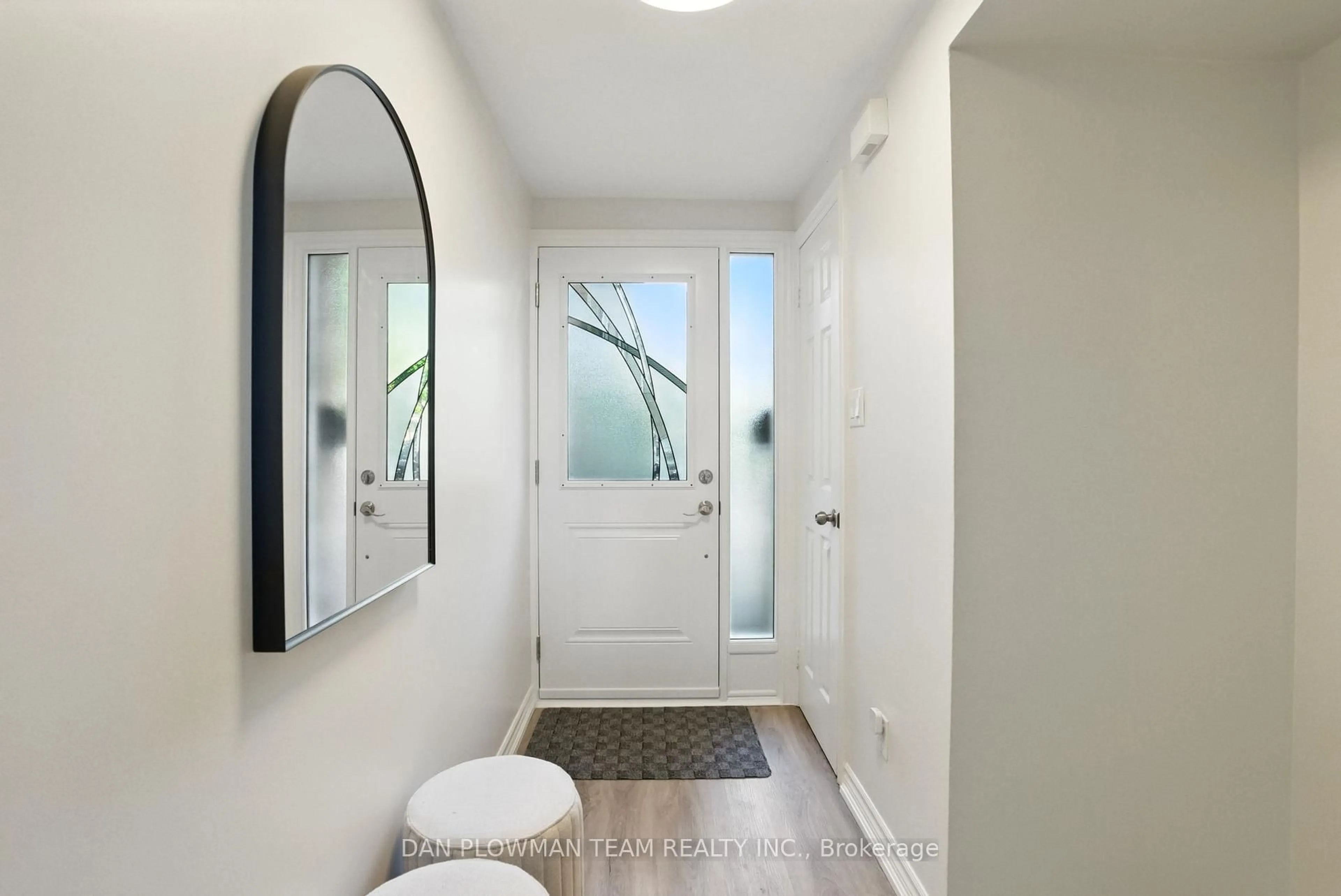 Indoor entryway for 1133 Ritson Rd #96, Oshawa Ontario L1G 7T3