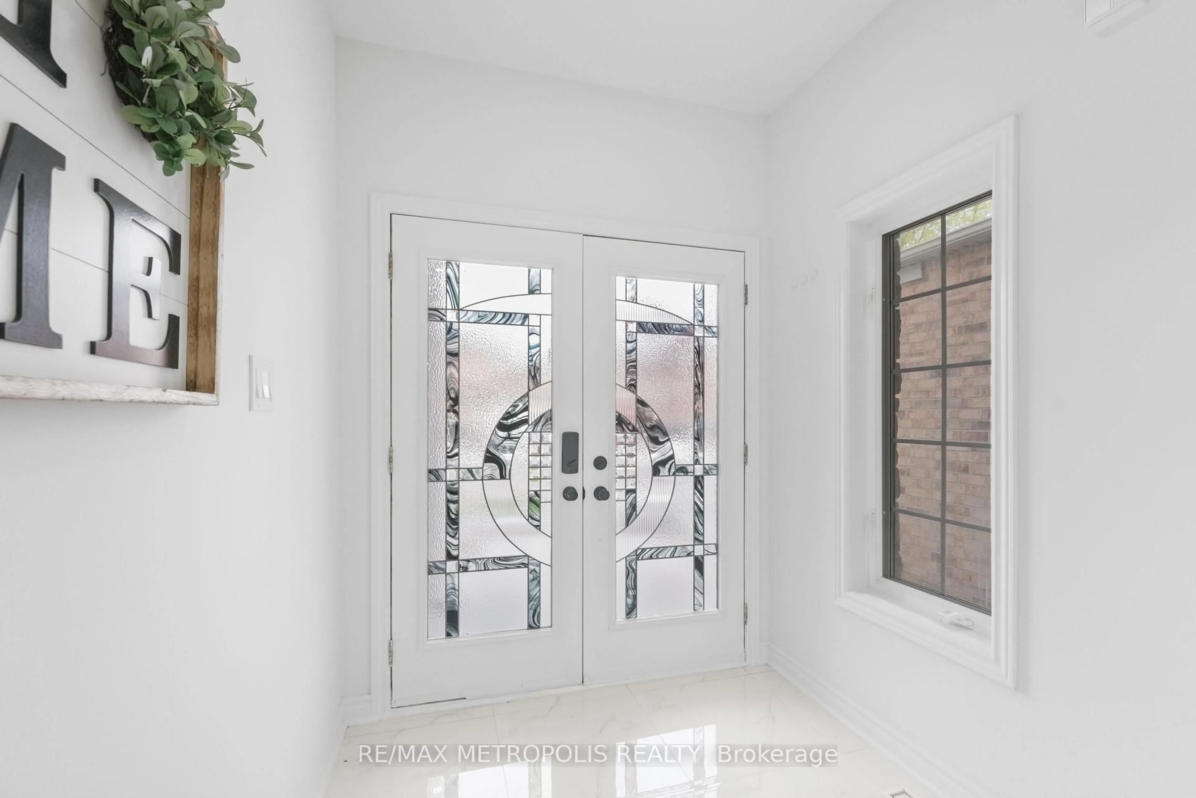 Indoor entryway for 93 Cindy Nicholas Dr, Toronto Ontario M1E 5K9