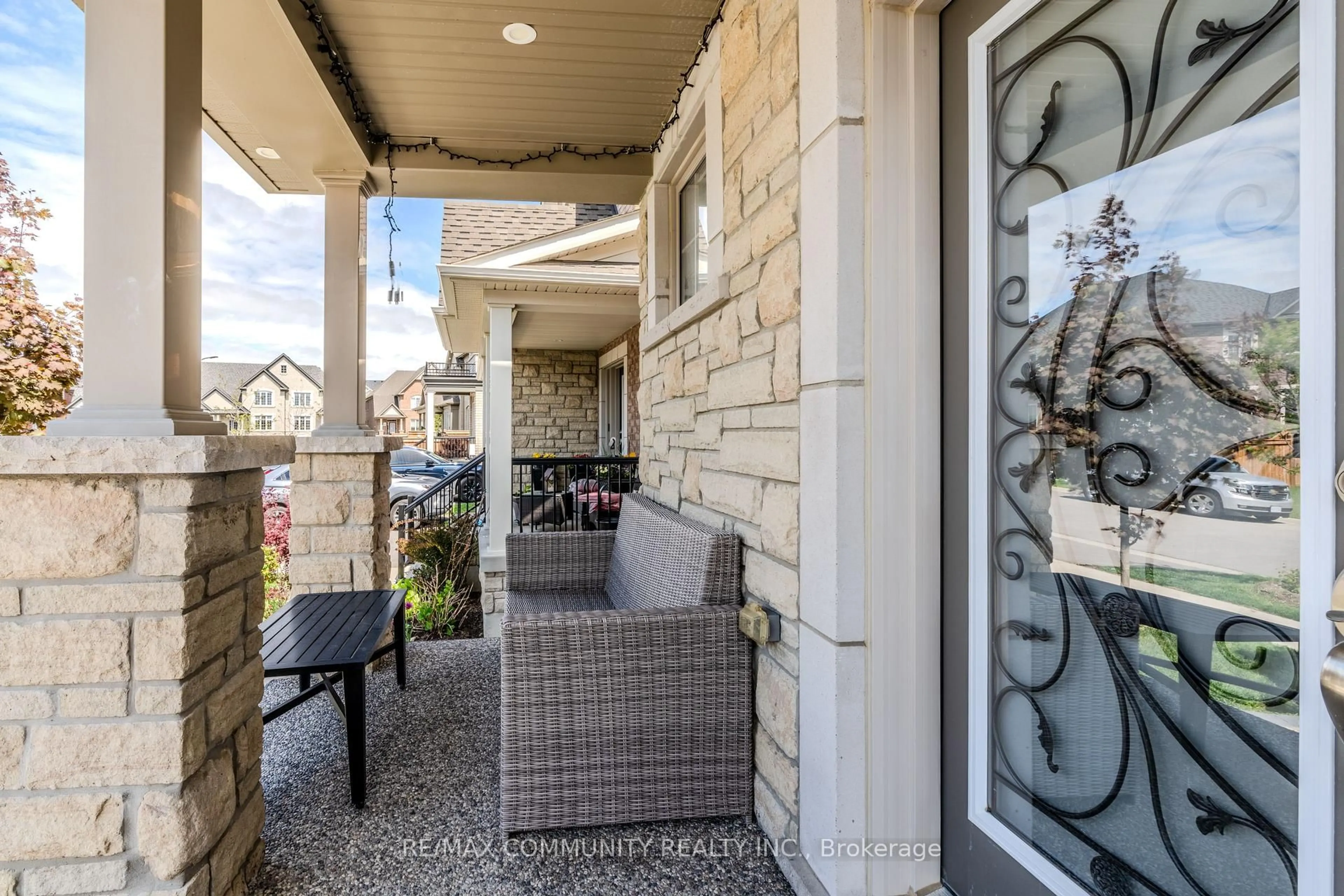 Patio, street for 5 Toulouse St, Whitby Ontario L1P 0J2
