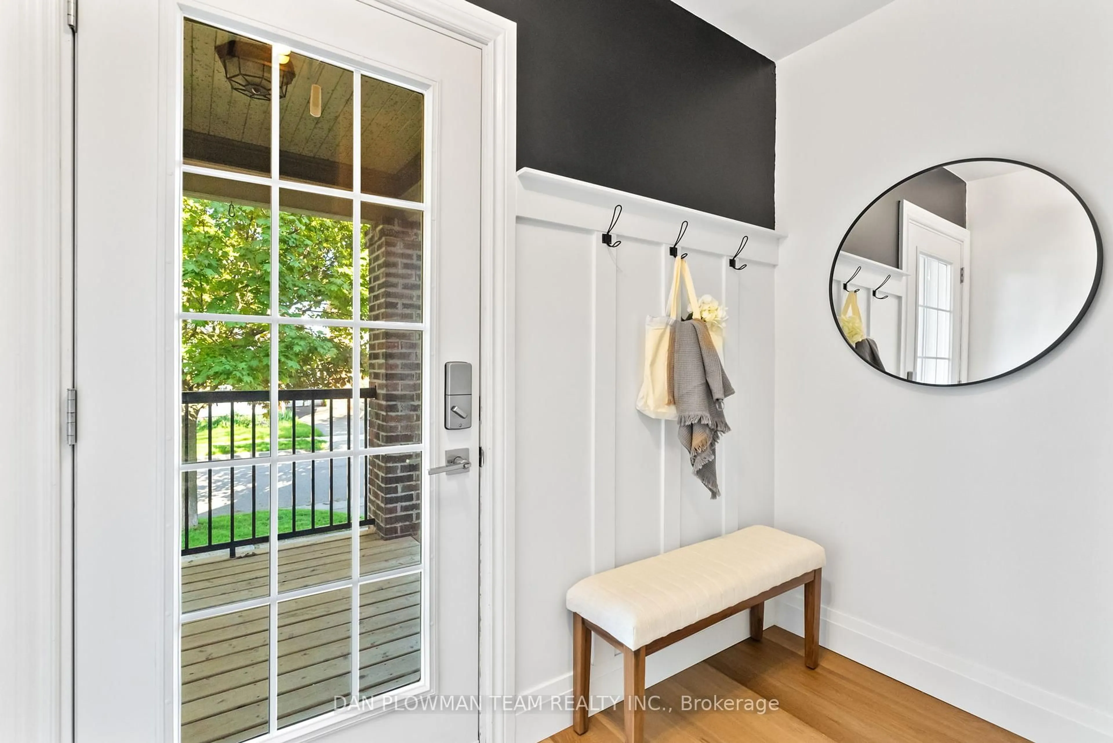 Indoor entryway for 110 Warren Ave, Oshawa Ontario L1J 4G4
