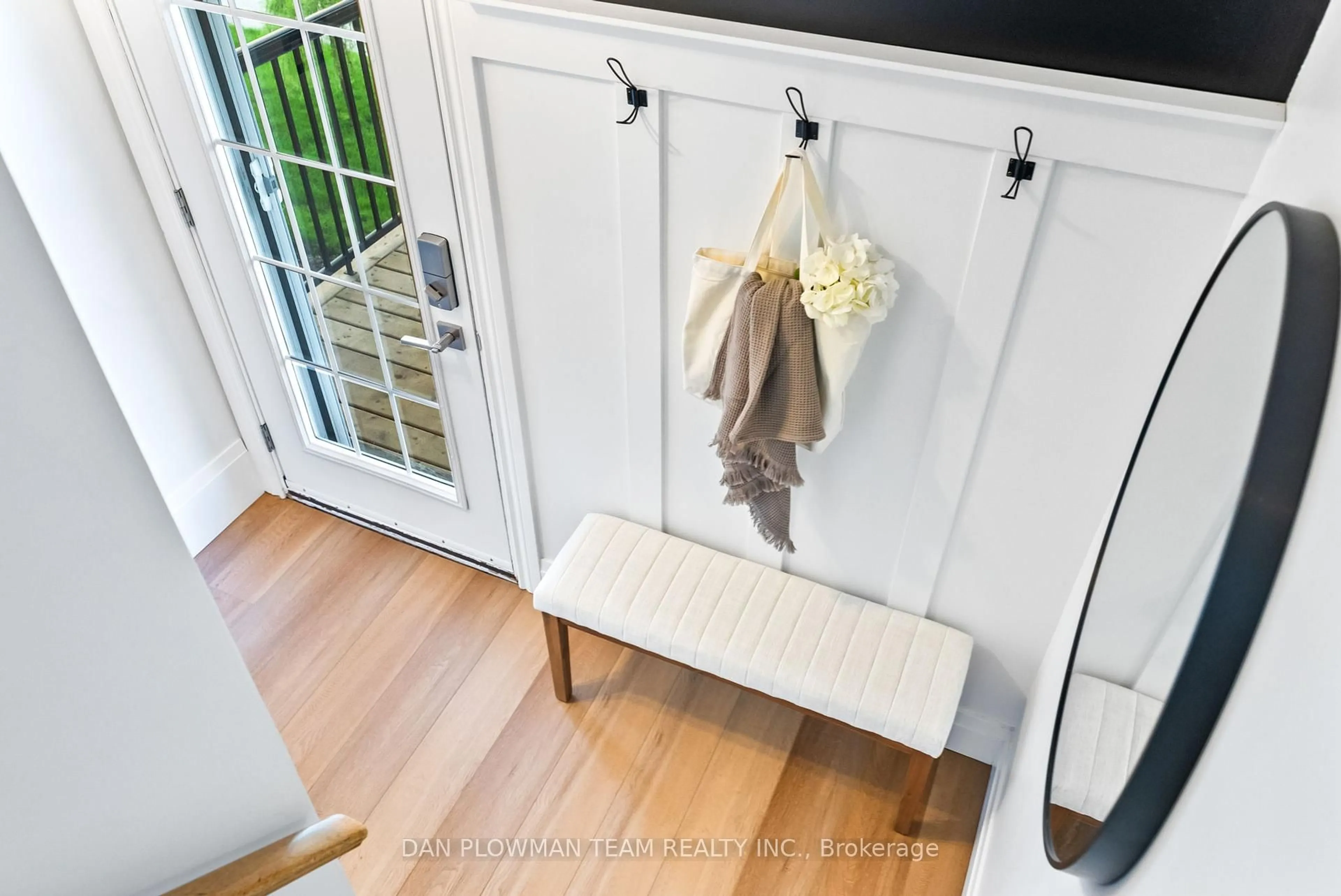 Indoor entryway for 110 Warren Ave, Oshawa Ontario L1J 4G4