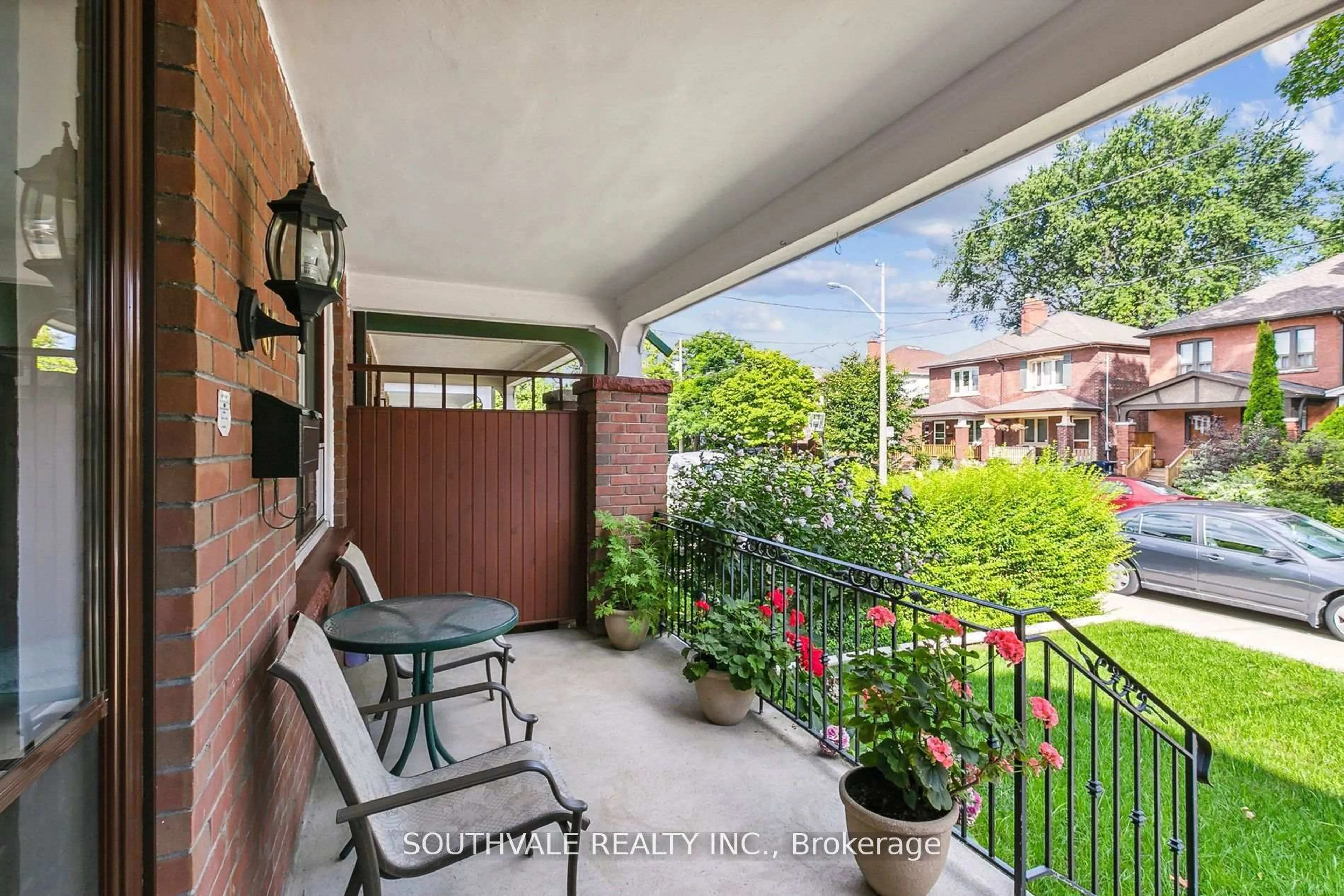Patio, street for 67 Kings Park Blvd, Toronto Ontario M4J 2B9