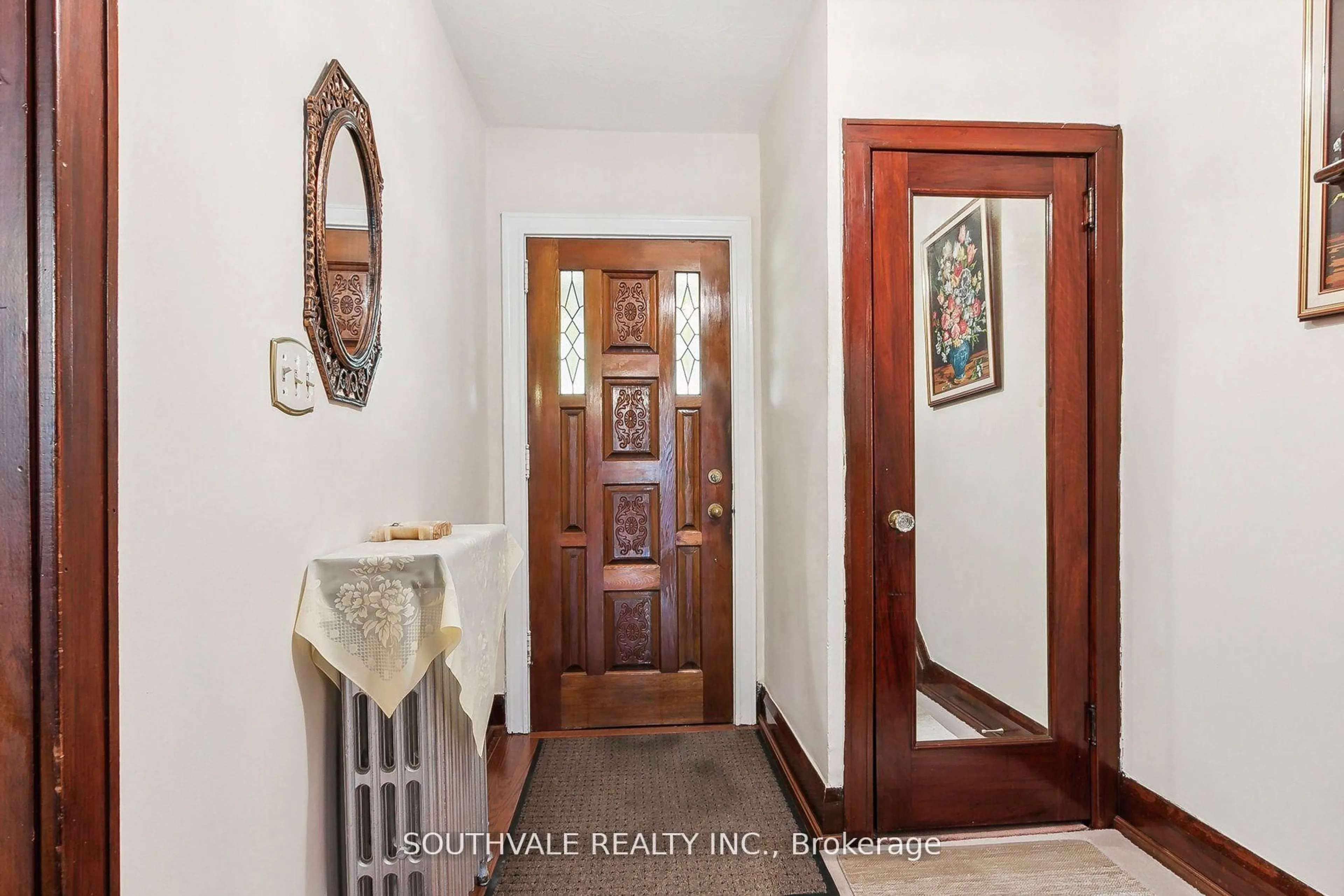 Indoor entryway for 67 Kings Park Blvd, Toronto Ontario M4J 2B9