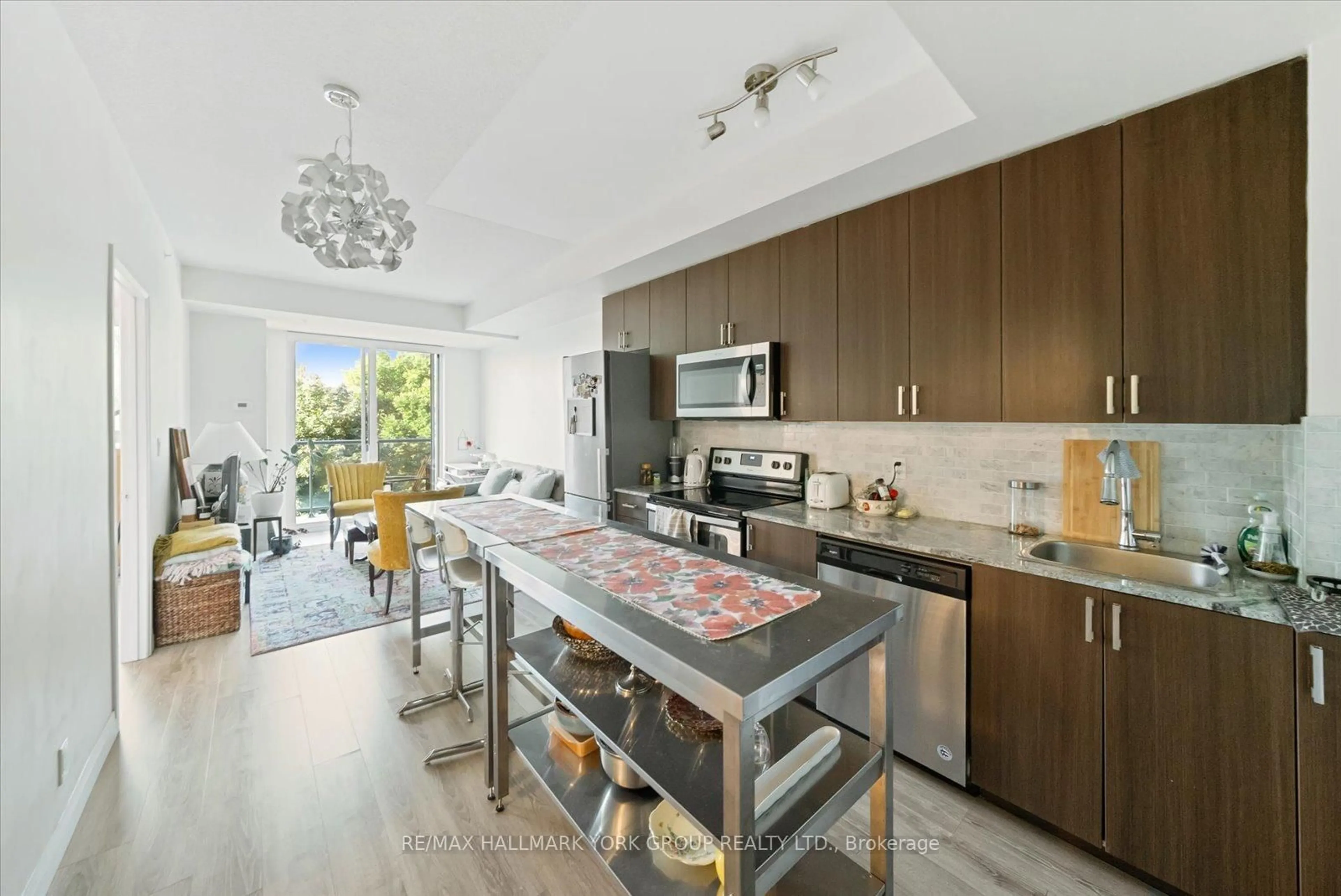 Open concept kitchen, ceramic/tile floor for 22 East Haven Dr #527, Toronto Ontario M1N 0B4