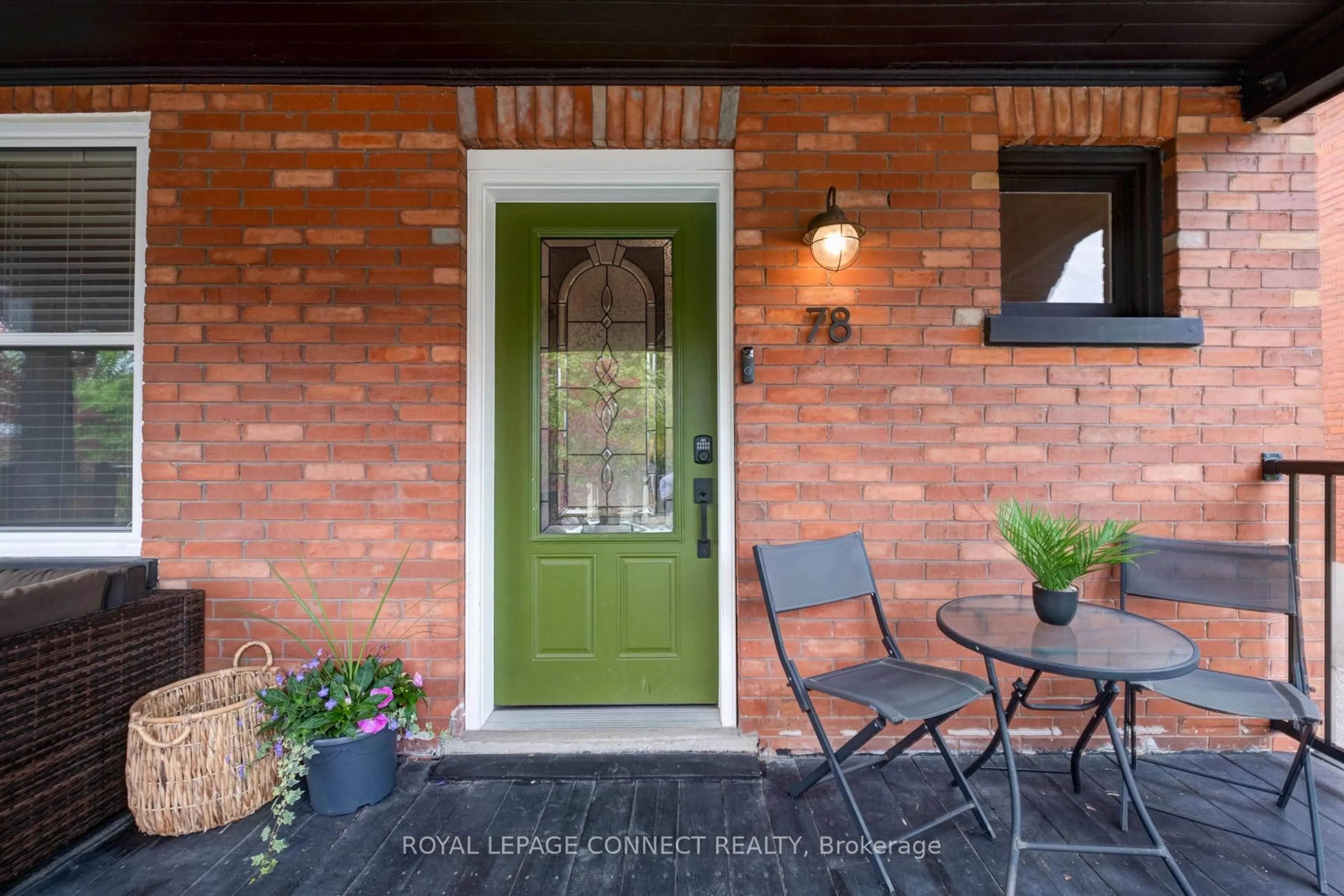 Indoor entryway for 78 Oshawa Blvd, Oshawa Ontario L1G 5S3