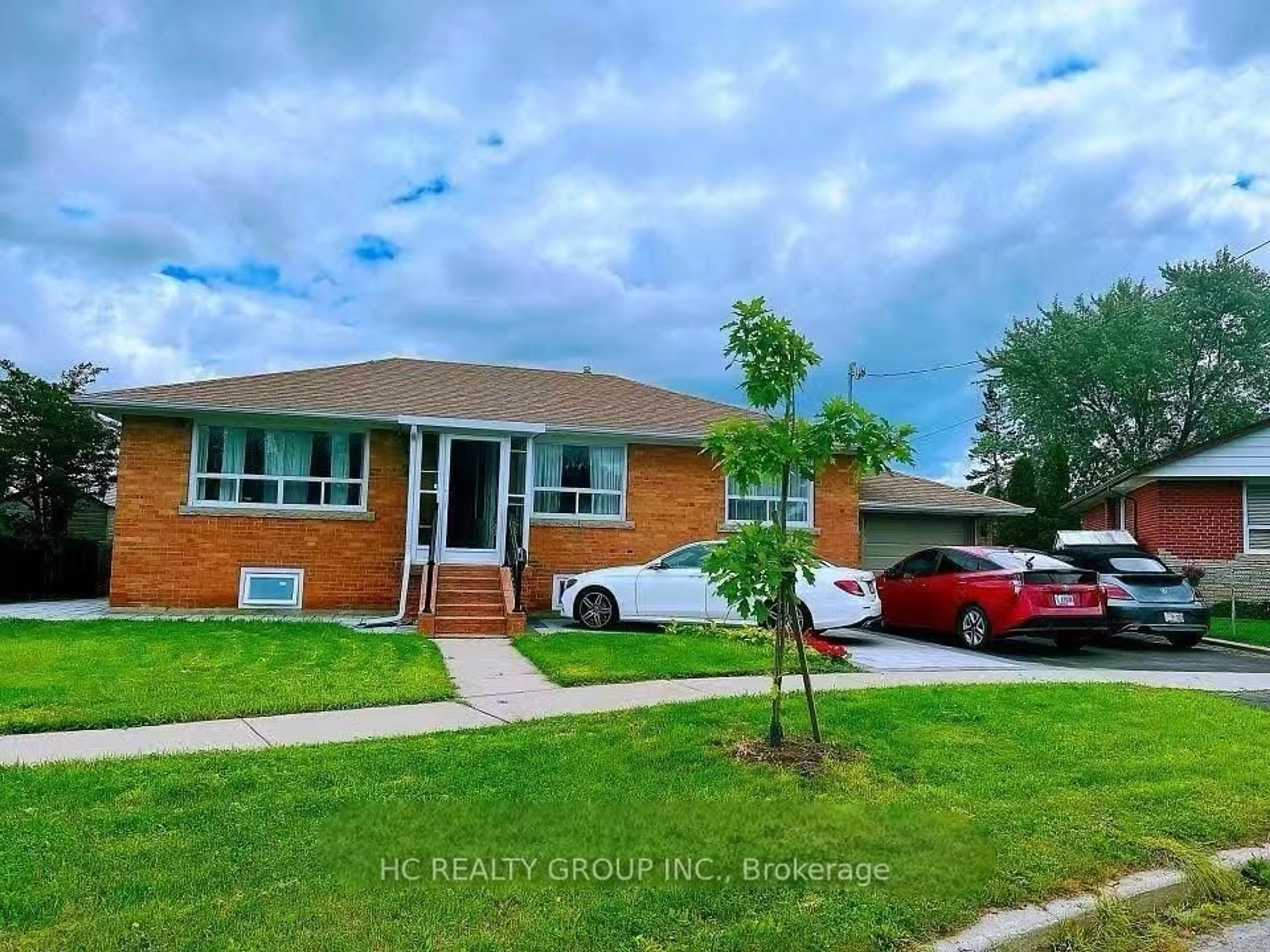Home with brick exterior material, street for 7 Ivanhoe Crt, Toronto Ontario M1R 3G8