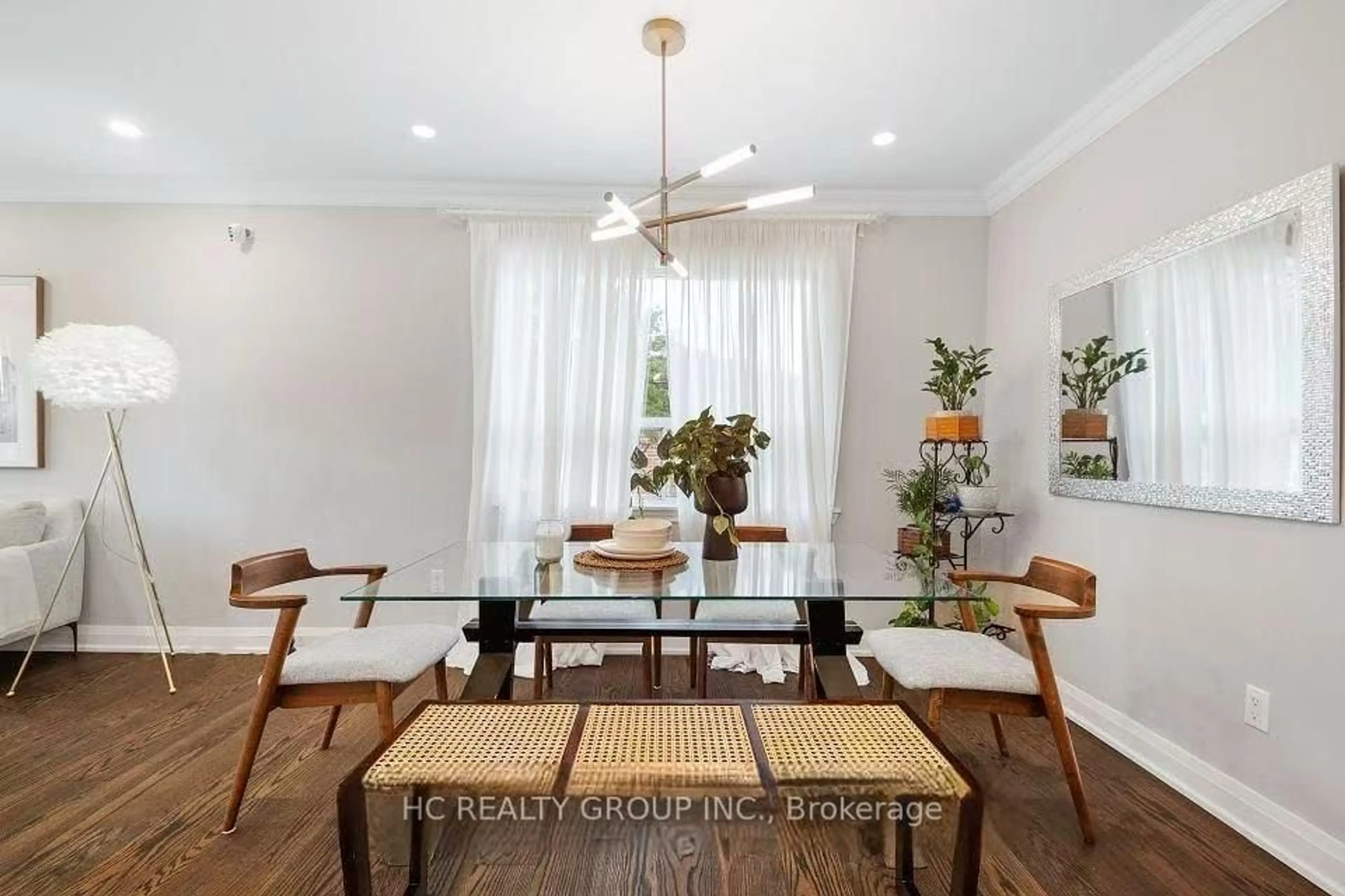 Dining room, wood/laminate floor for 7 Ivanhoe Crt, Toronto Ontario M1R 3G8