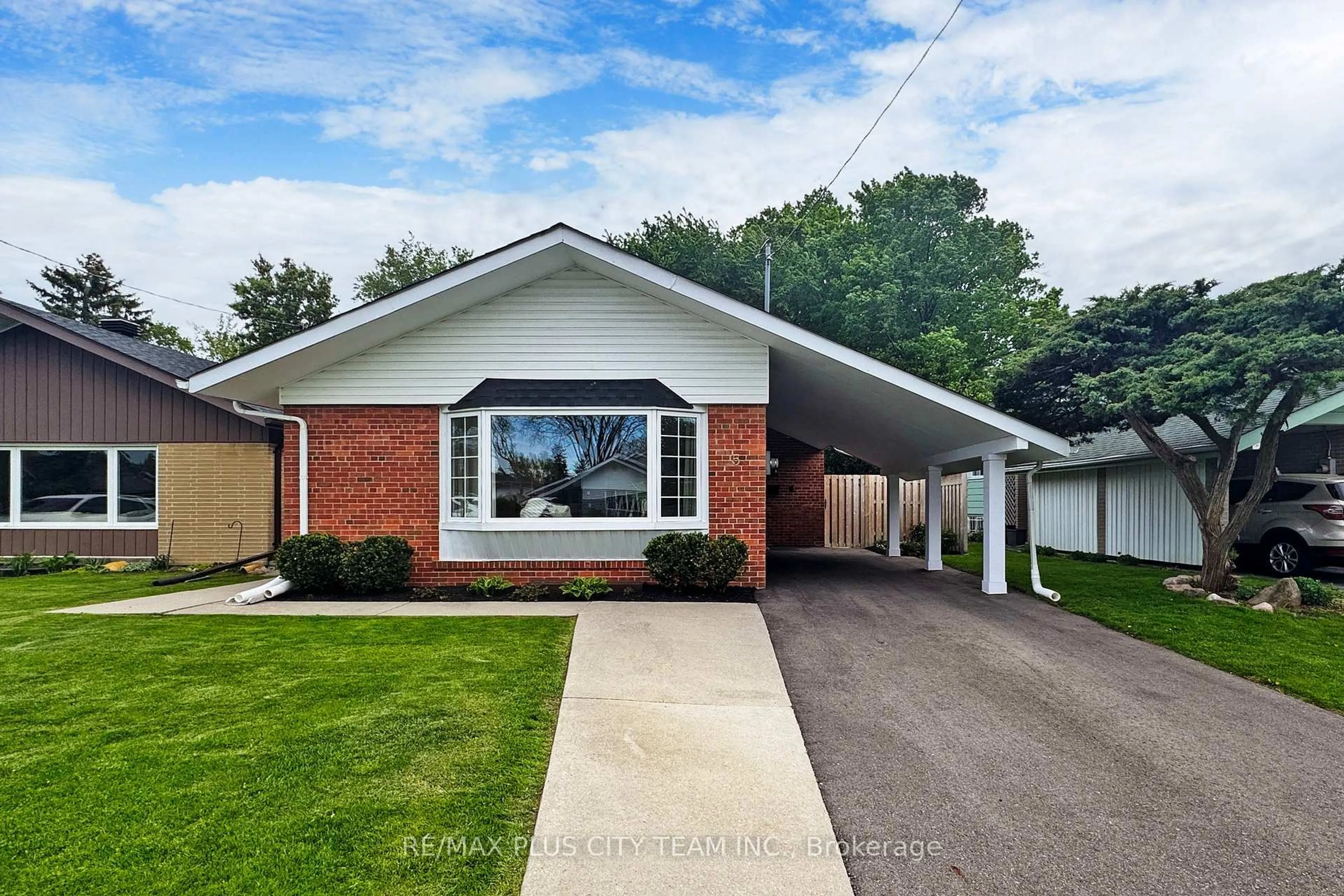 Home with brick exterior material, street for 5 Penetang Cres, Toronto Ontario M1K 4Y4