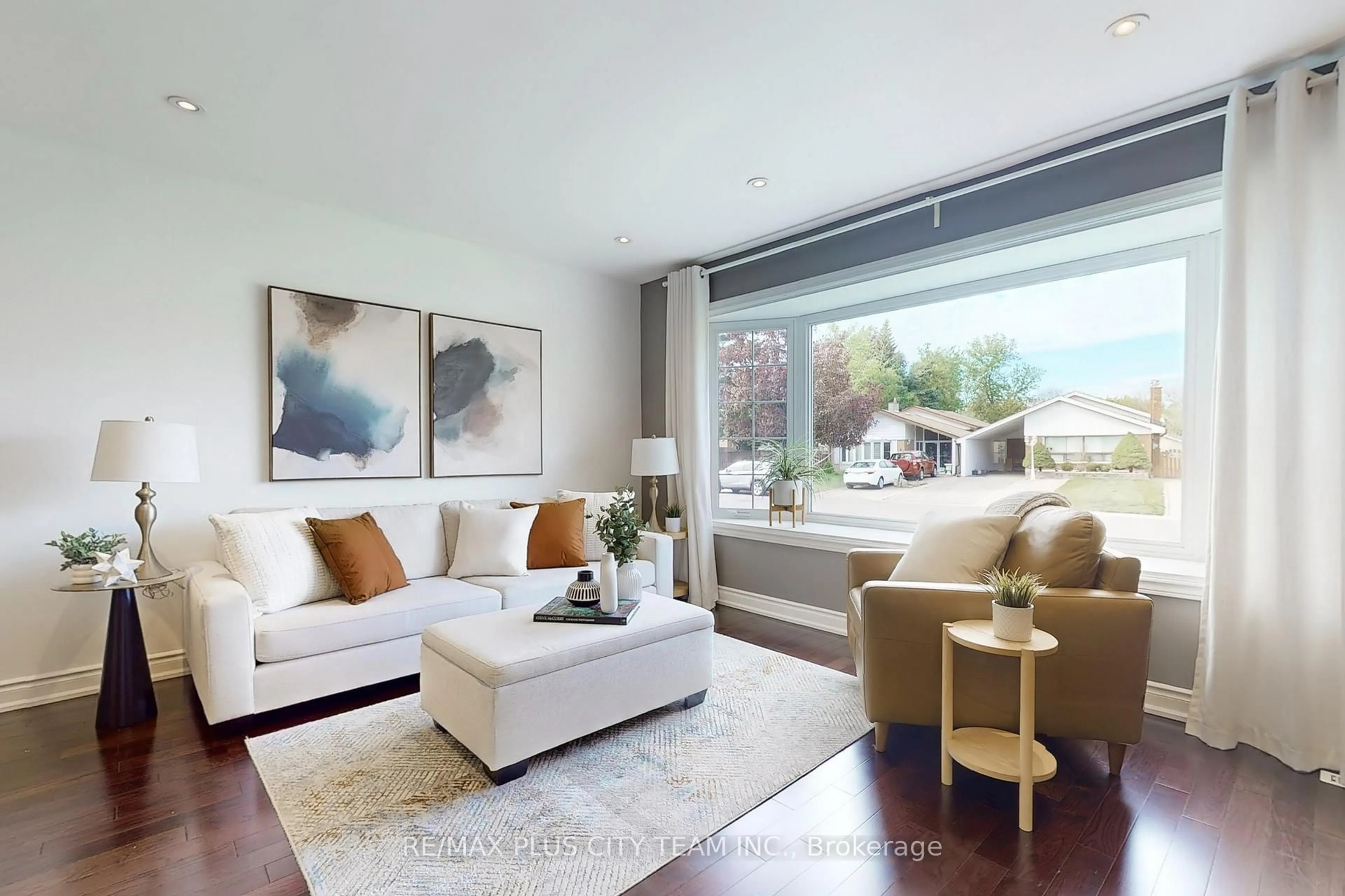 Living room with furniture, unknown for 5 Penetang Cres, Toronto Ontario M1K 4Y4