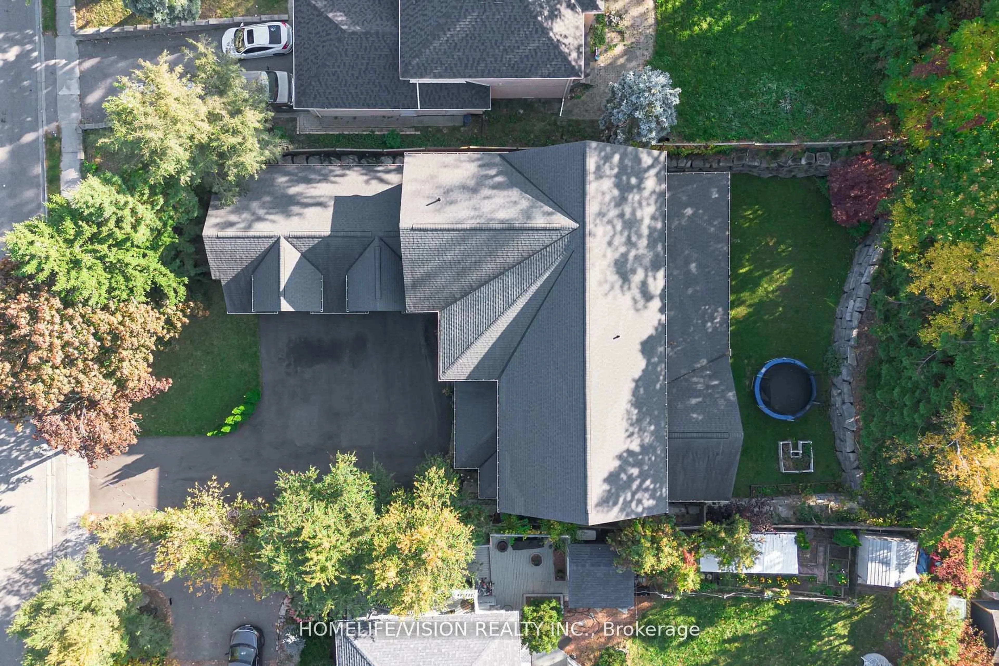A pic from outside/outdoor area/front of a property/back of a property/a pic from drone, street for 1836 Spruce Hill Rd, Pickering Ontario L1V 1S4