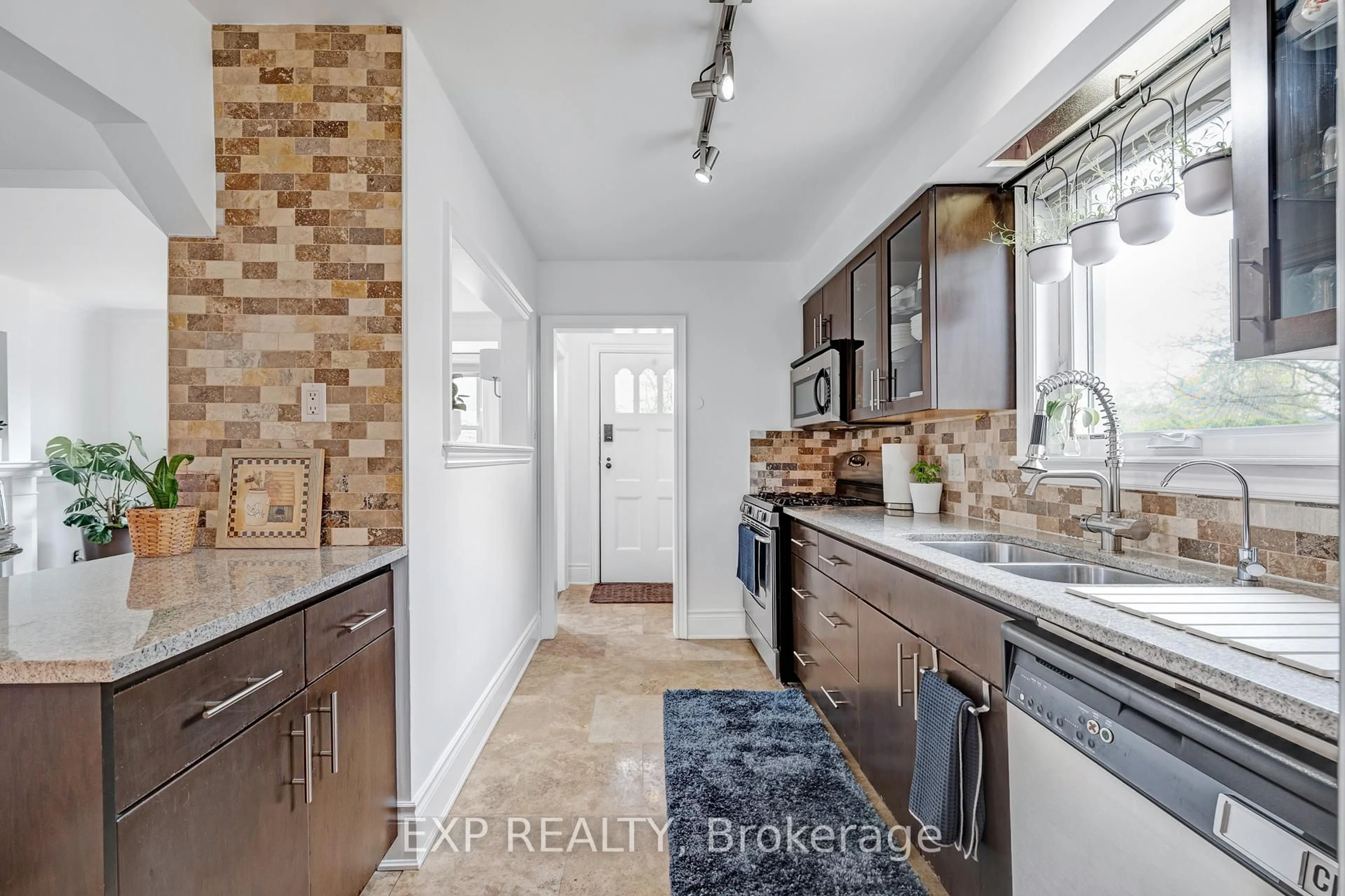 Open concept kitchen, ceramic/tile floor for 16 Camilla Cres, Toronto Ontario M1L 1Z1