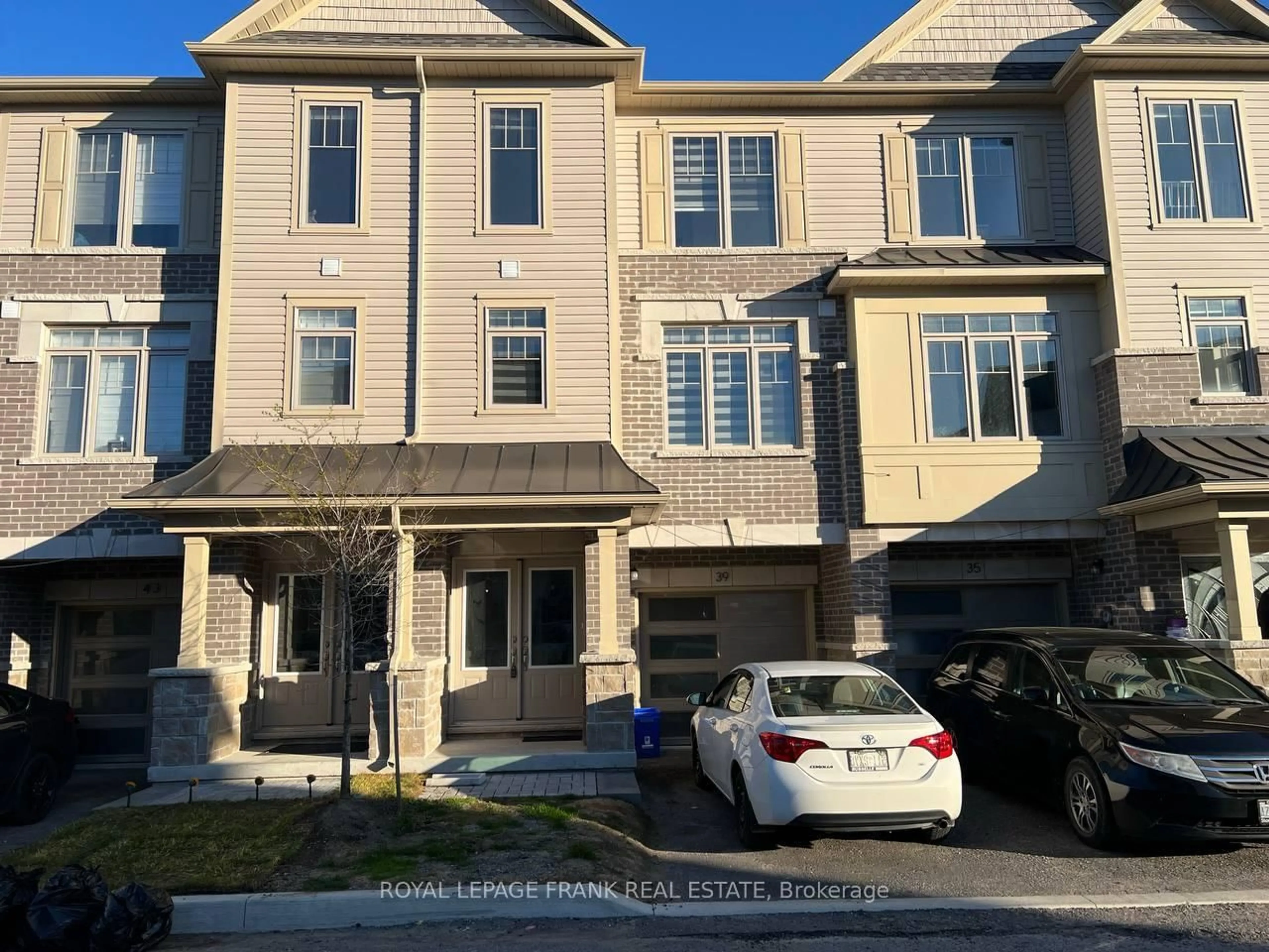A pic from outside/outdoor area/front of a property/back of a property/a pic from drone, street for 39 Bavin St, Clarington Ontario L1C 7H5