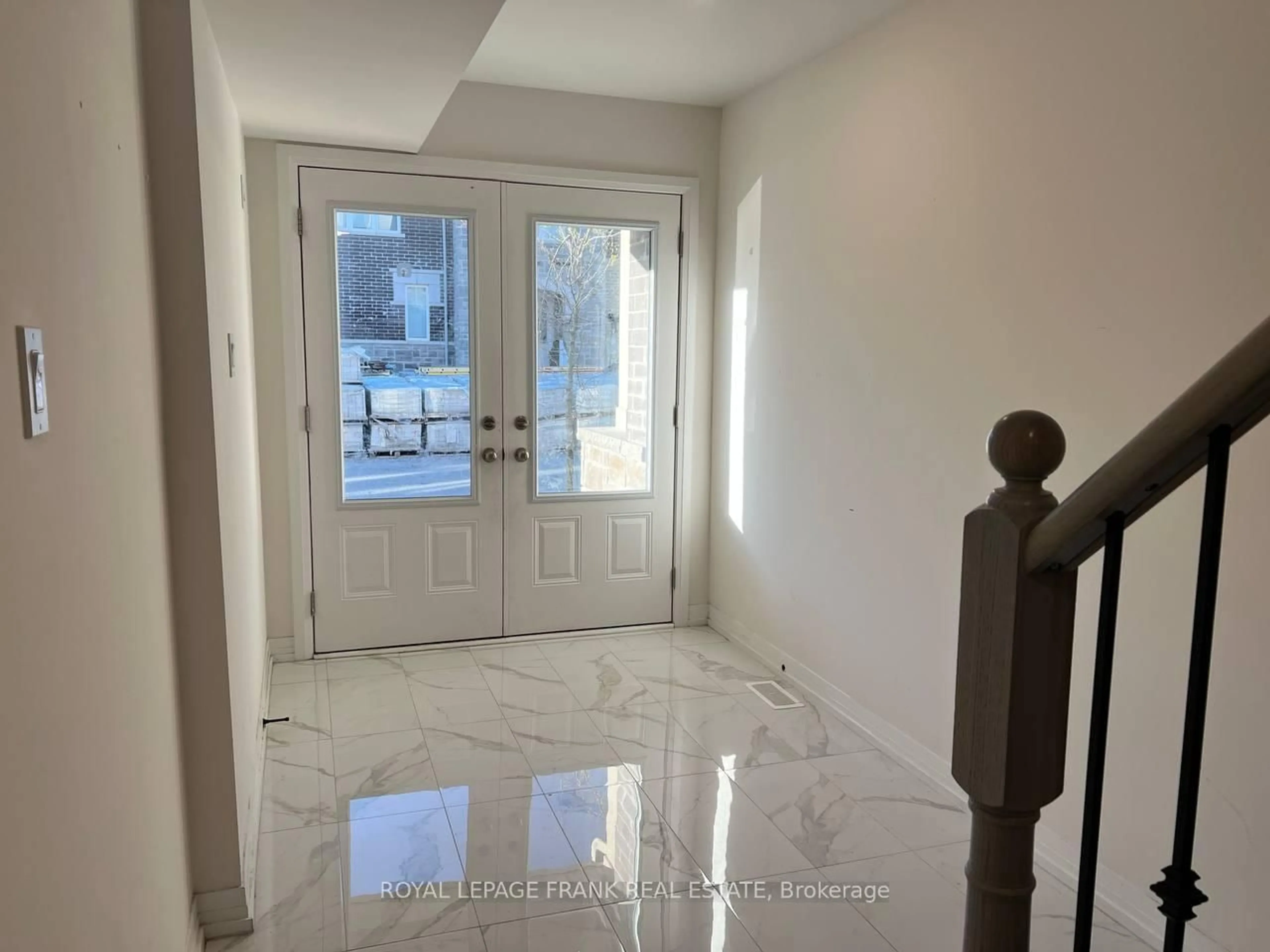 Indoor entryway for 39 Bavin St, Clarington Ontario L1C 7H5