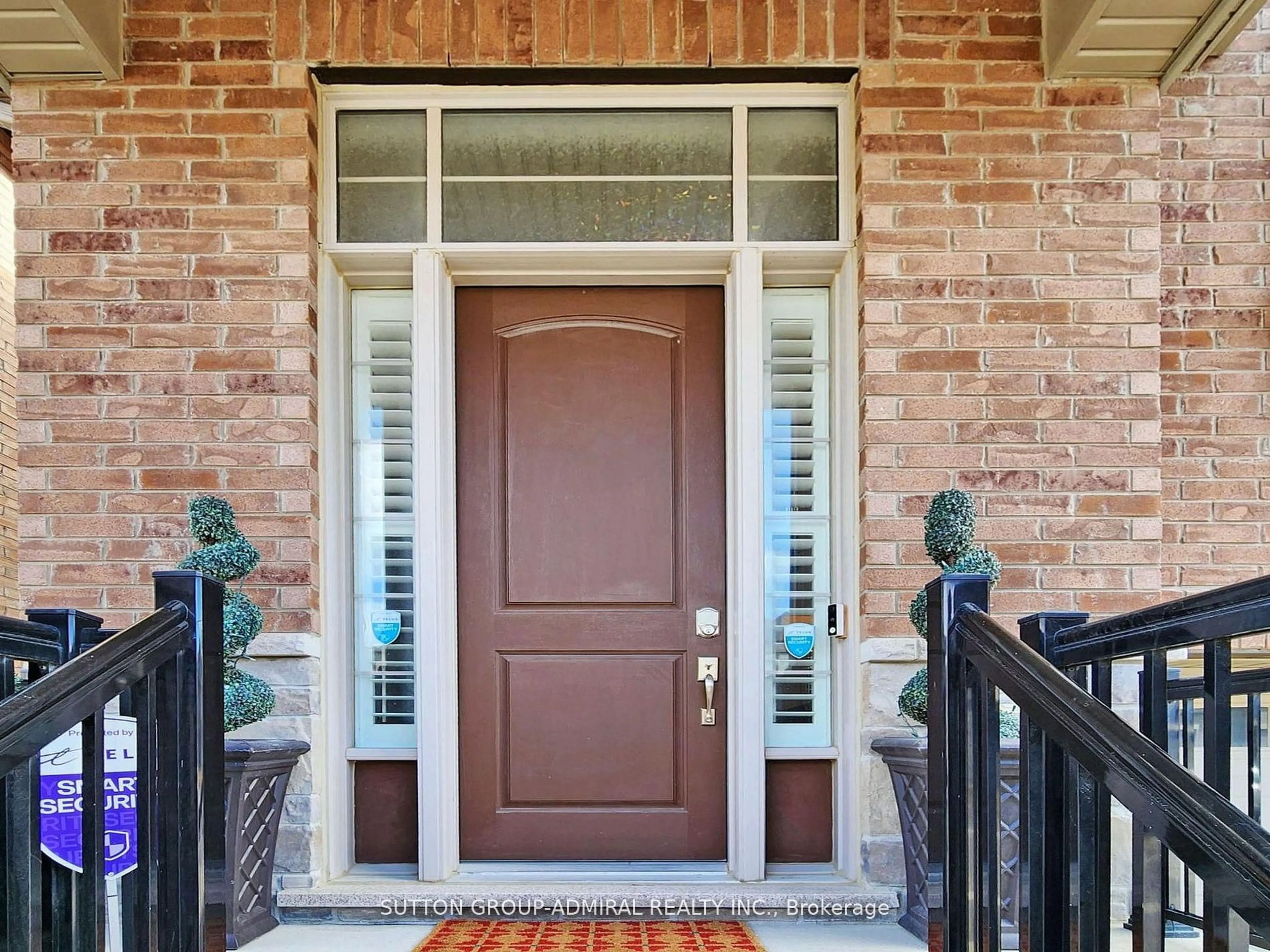 Indoor entryway for 40 Brabin Circ, Whitby Ontario L1P 0C1