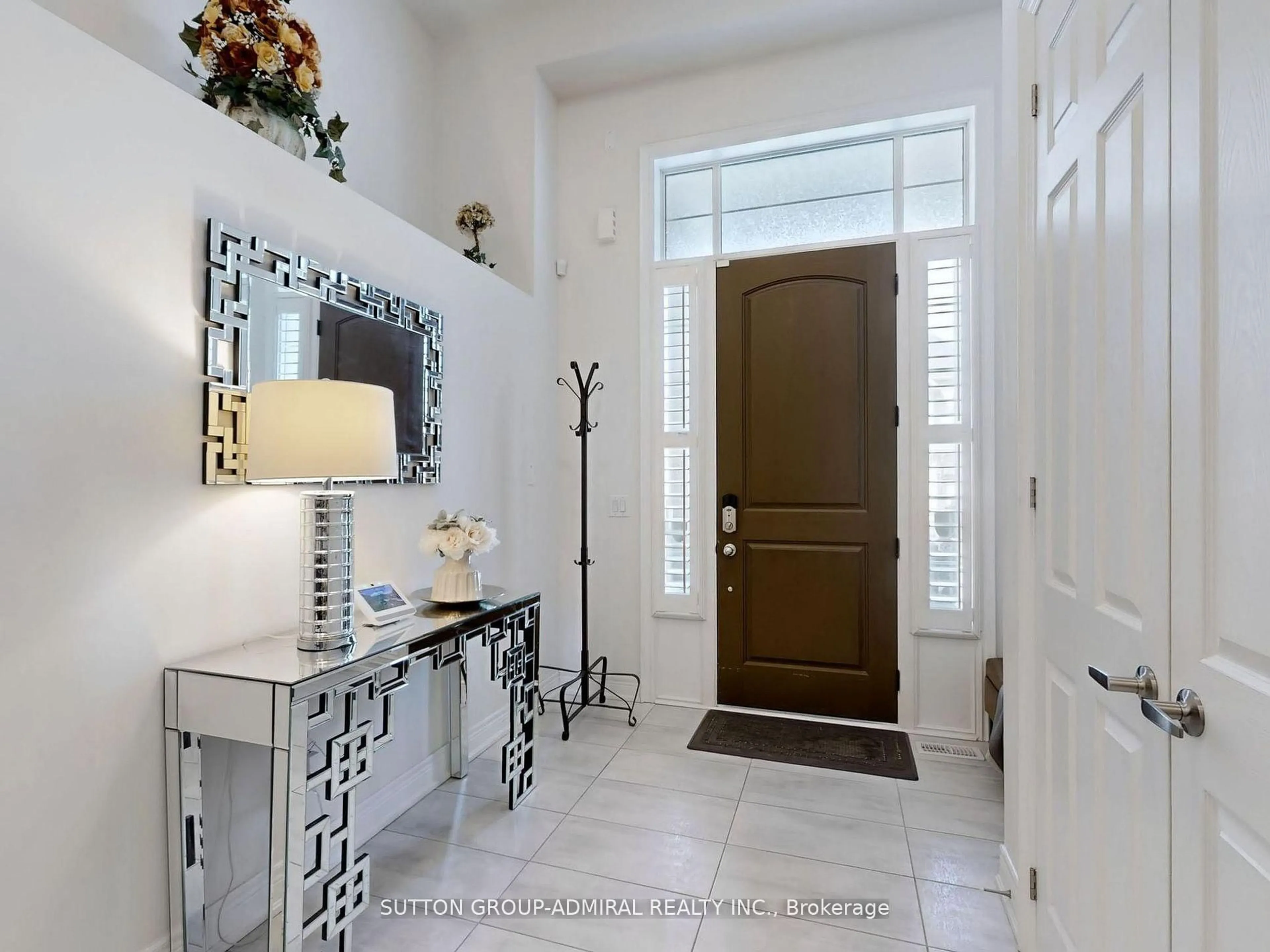 Indoor entryway for 40 Brabin Circ, Whitby Ontario L1P 0C1