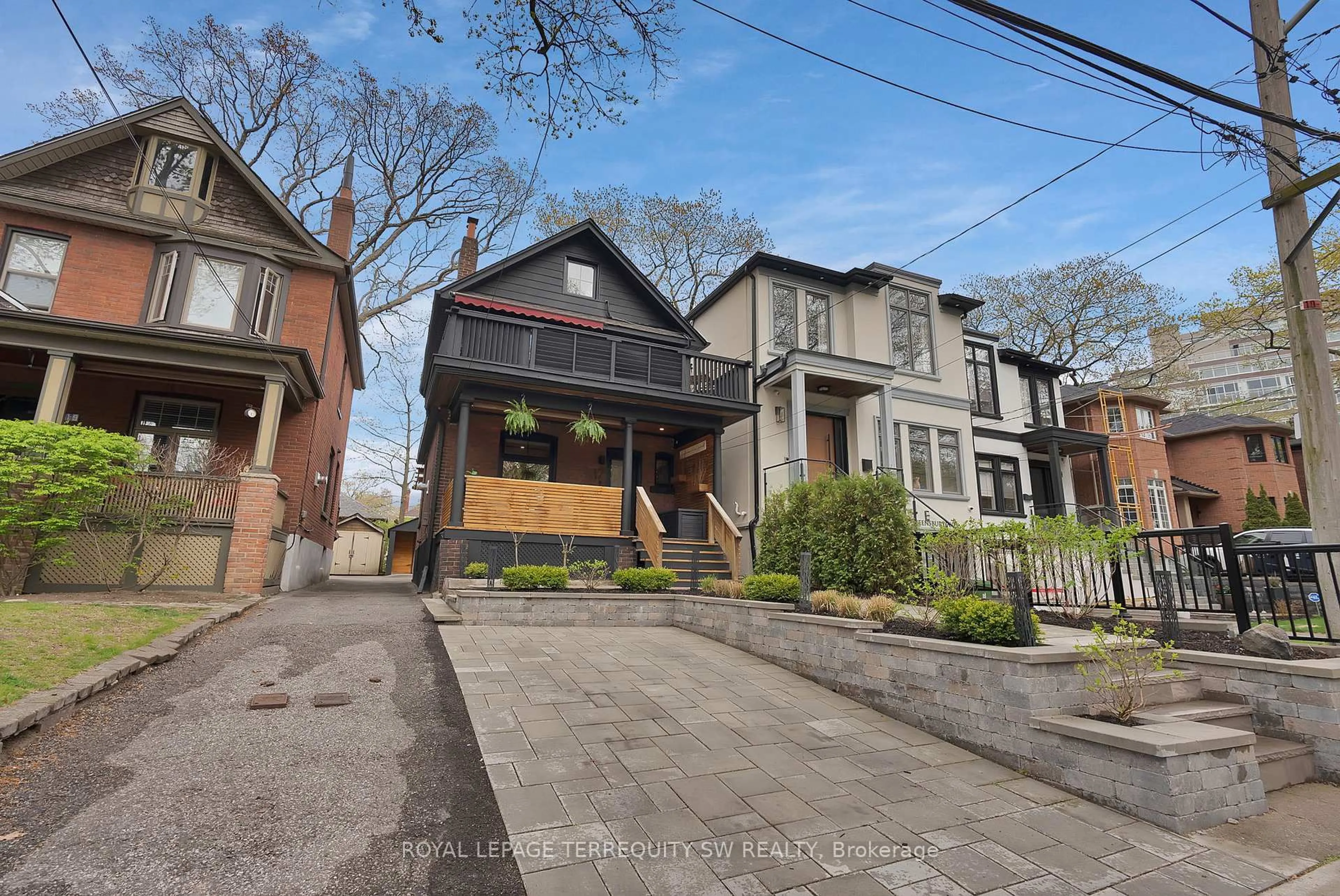 Unknown for 17 Queensbury Ave, Toronto Ontario M1N 2X8