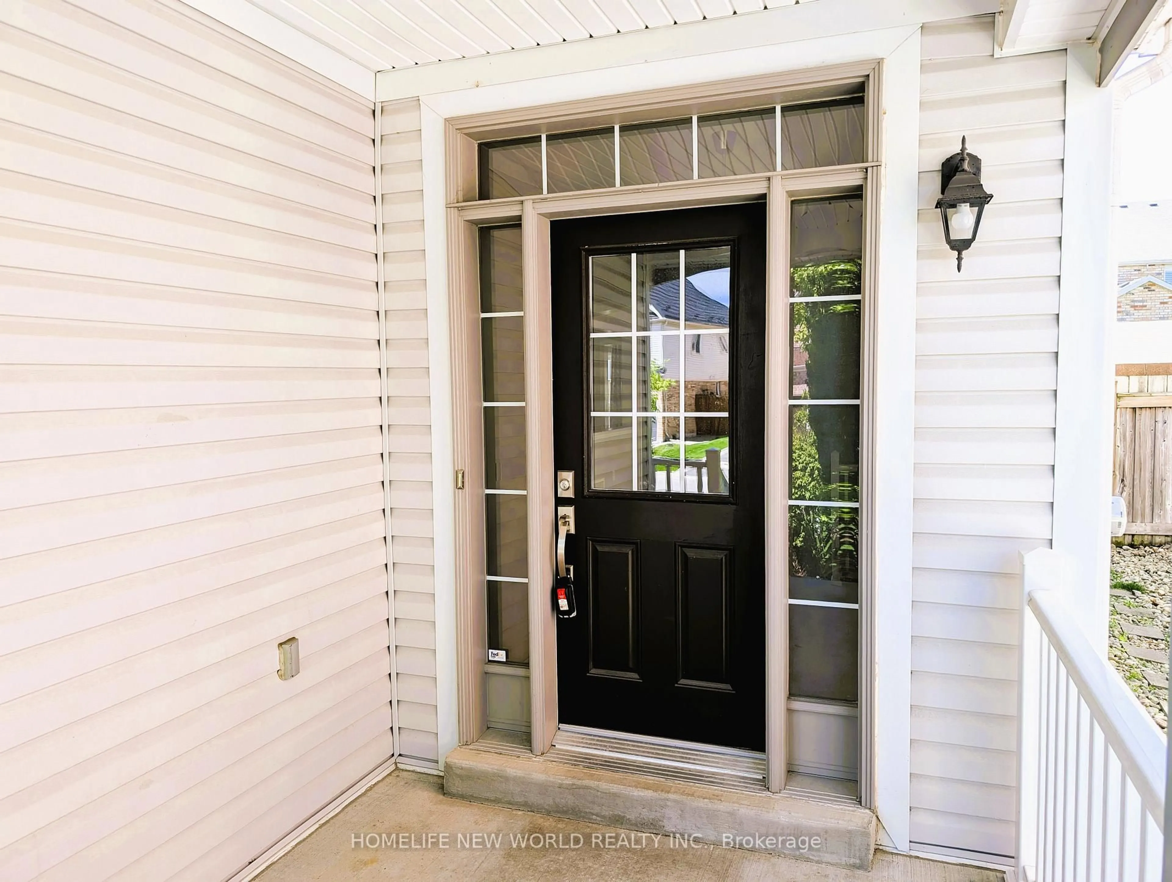 Indoor entryway for 1558 Rorison St, Oshawa Ontario L1K 0K1