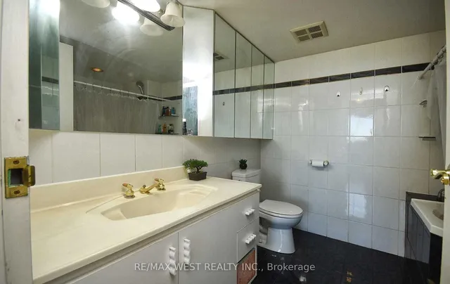 Additional property image - 1 Reidmount Ave Unit 706
