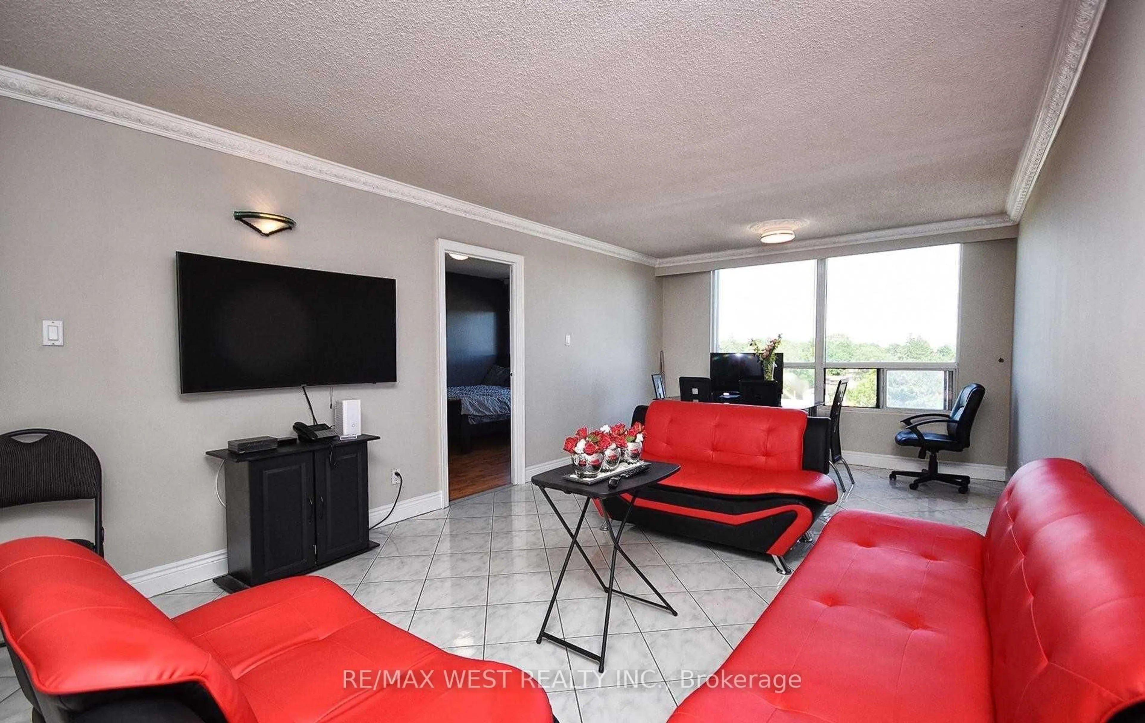 Living room with furniture, unknown for 1 Reidmount Ave #706, Toronto Ontario M1S 4V3