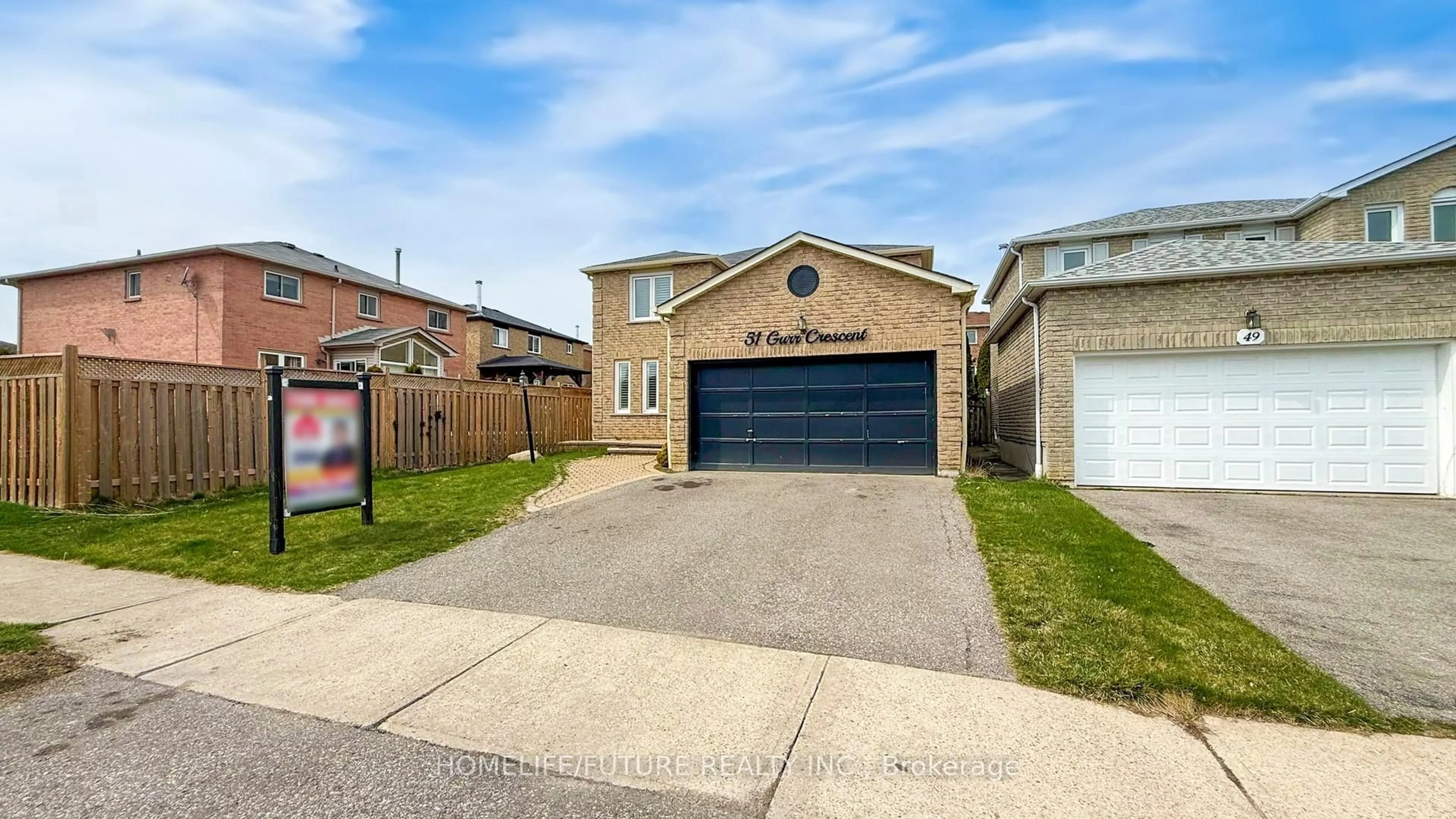 A pic from outside/outdoor area/front of a property/back of a property/a pic from drone, street for 51 Gurr Cres, Ajax Ontario L1T 2P3