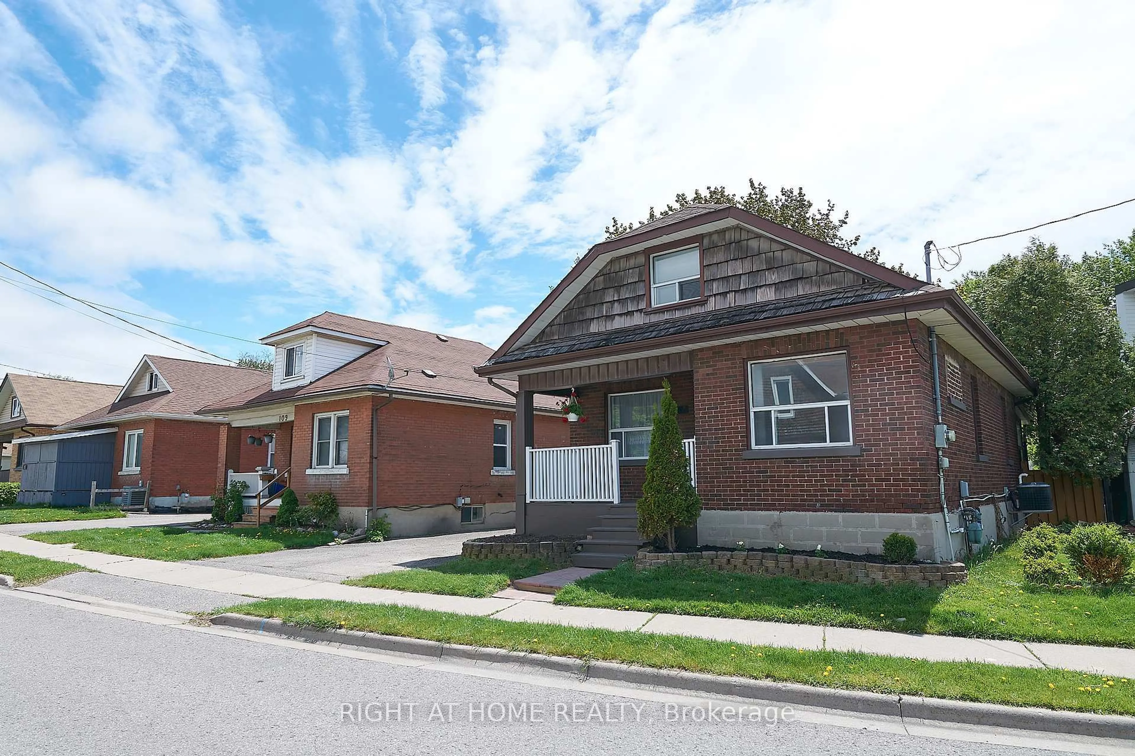 Home with brick exterior material, street for 105 Conant St, Oshawa Ontario L1H 3R5