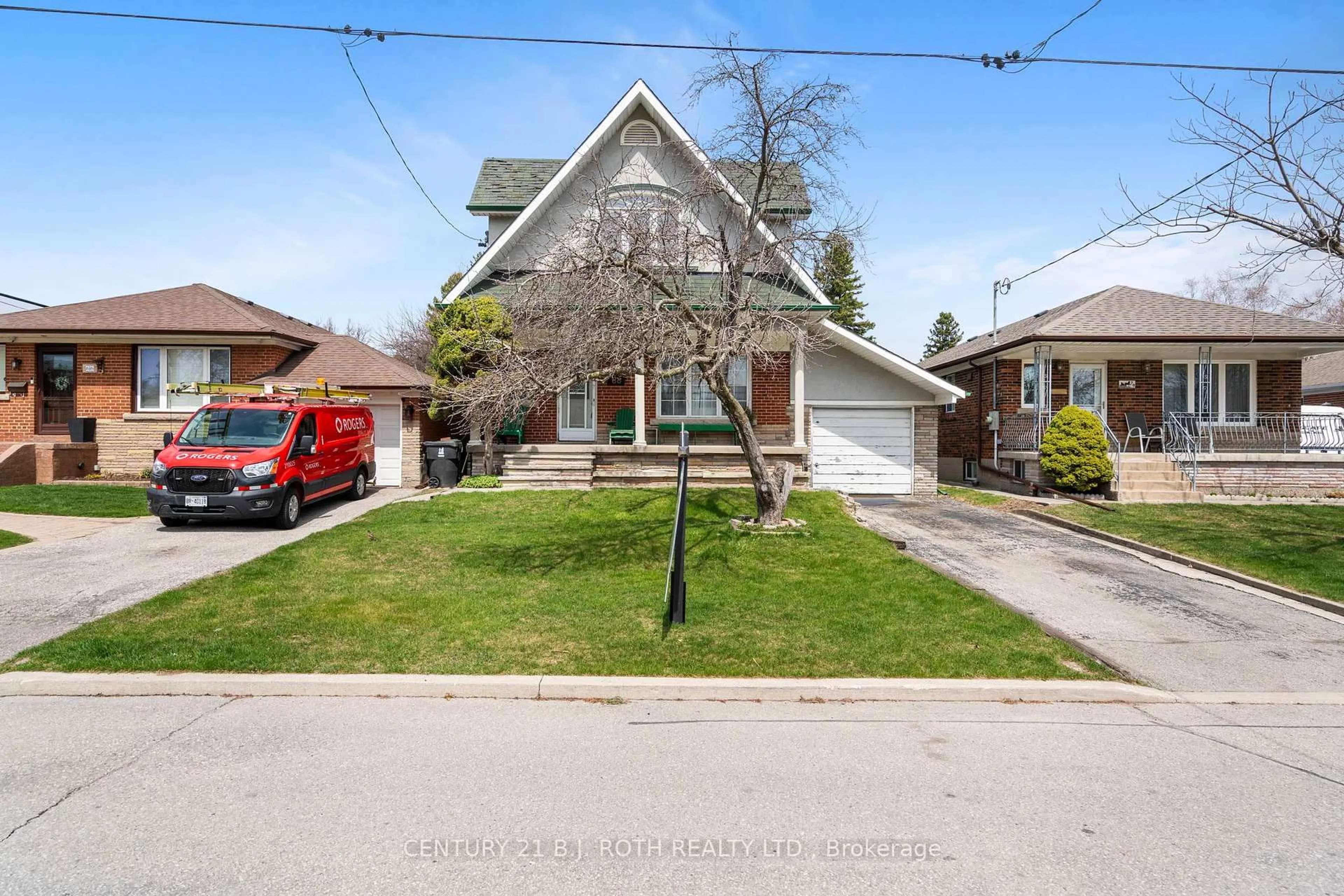 A pic from outside/outdoor area/front of a property/back of a property/a pic from drone, street for 68 Maywood Park, Toronto Ontario M1K 2H2