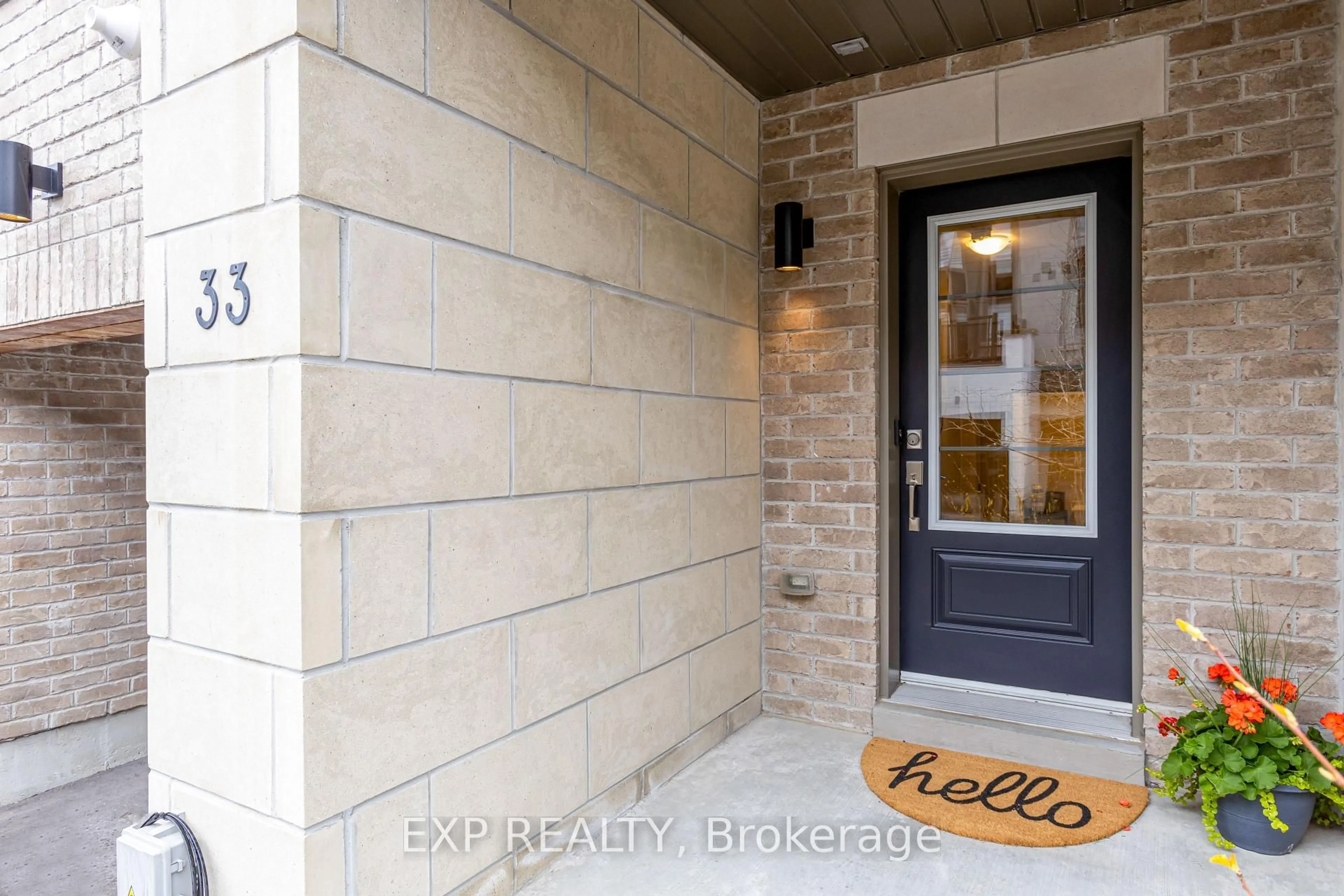 Indoor entryway for 33 Pallock Hill Way, Whitby Ontario L1R 0N5