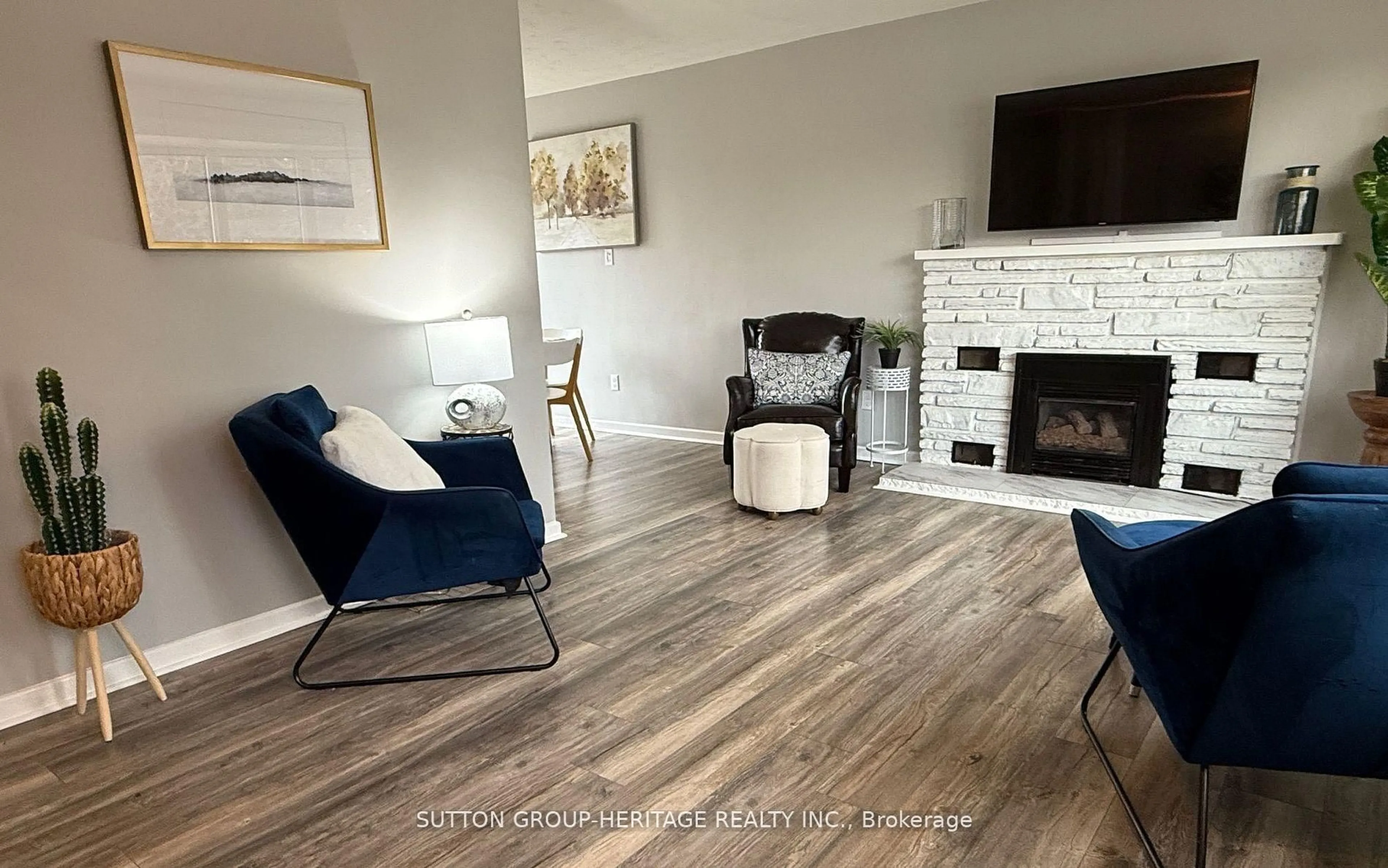 Living room with furniture, wood/laminate floor for 1838 Scugog St, Scugog Ontario L9L 1H8