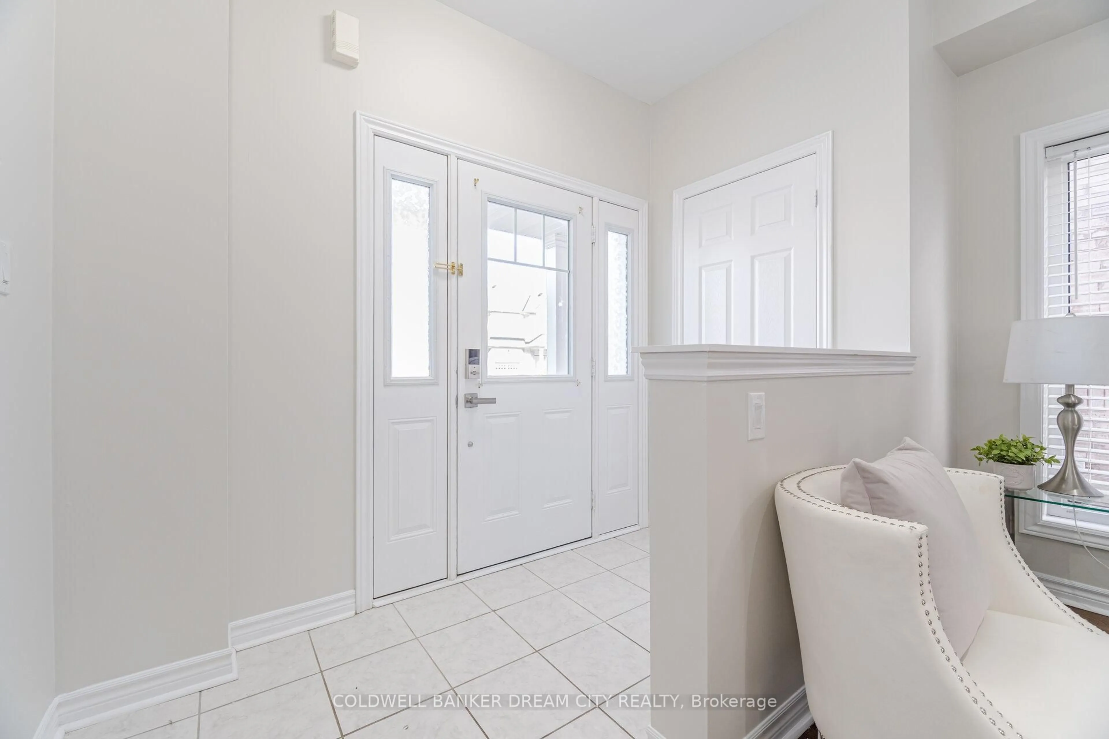 Indoor entryway for 31 Rushlands Cres, Whitby Ontario L1R 0J8
