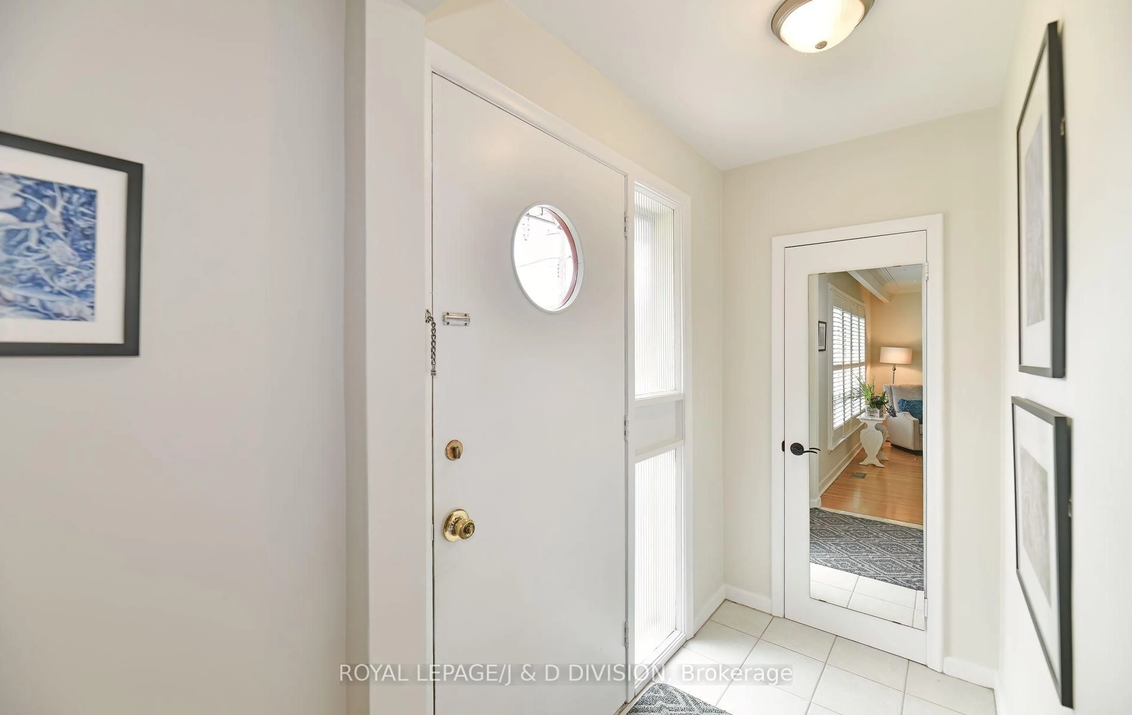 Indoor entryway for 19 Brian Ave, Toronto Ontario M1R 3J1