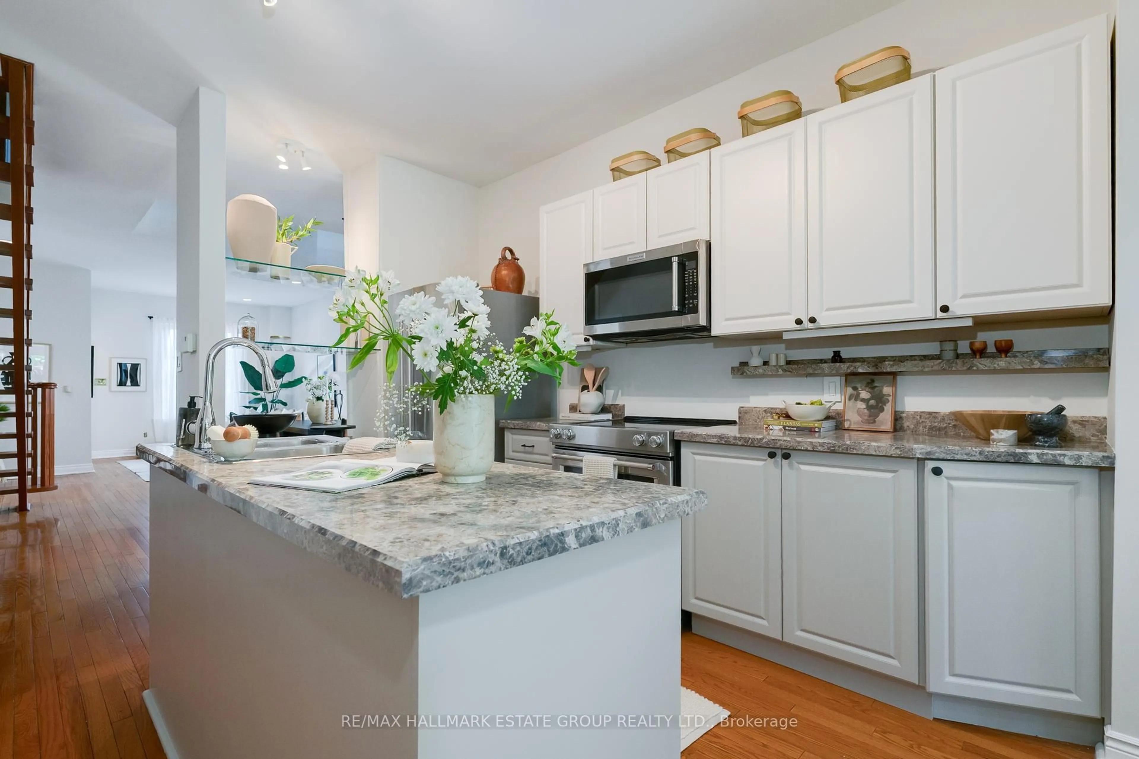 Open concept kitchen, ceramic/tile floor for 21 Gough Ave, Toronto Ontario M4K 3N6