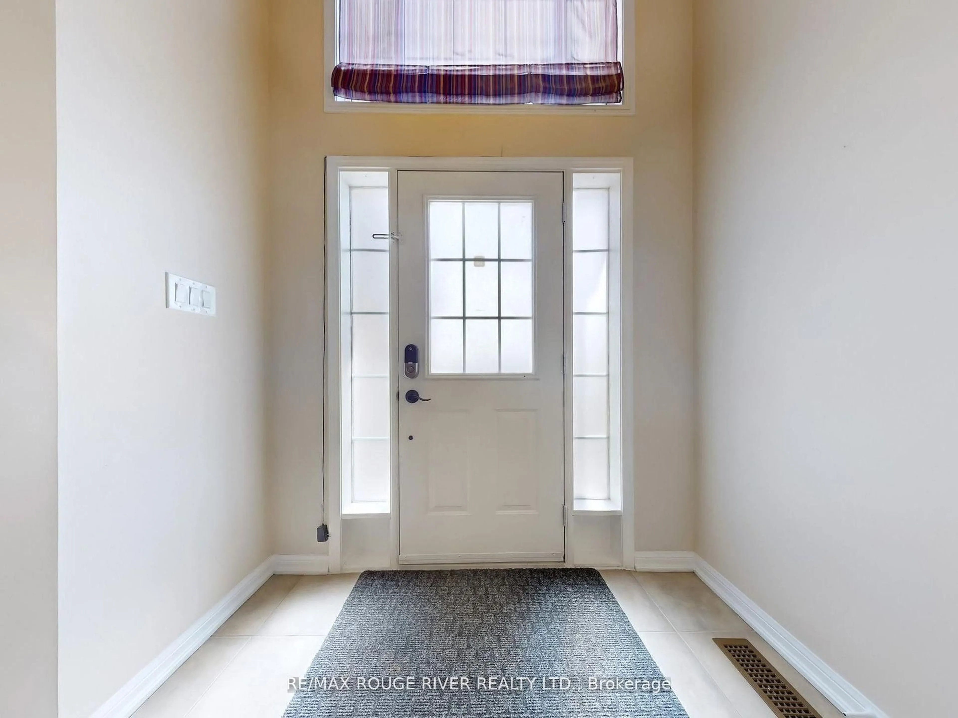 Indoor entryway for 112 Scottsdale Dr, Clarington Ontario L1C 5G5