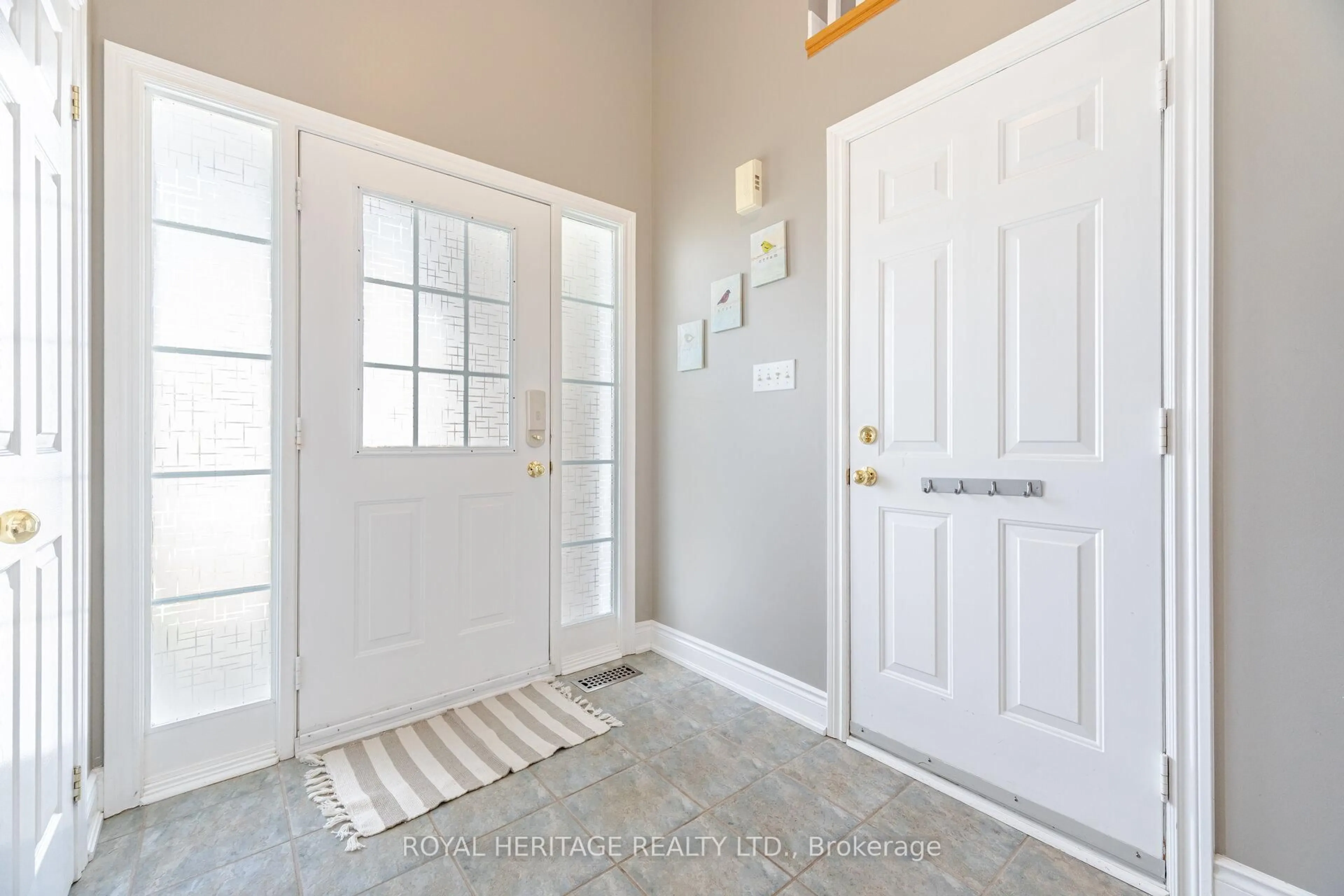 Indoor entryway for 39 Aylesworth Ave, Clarington Ontario L1E 3H2