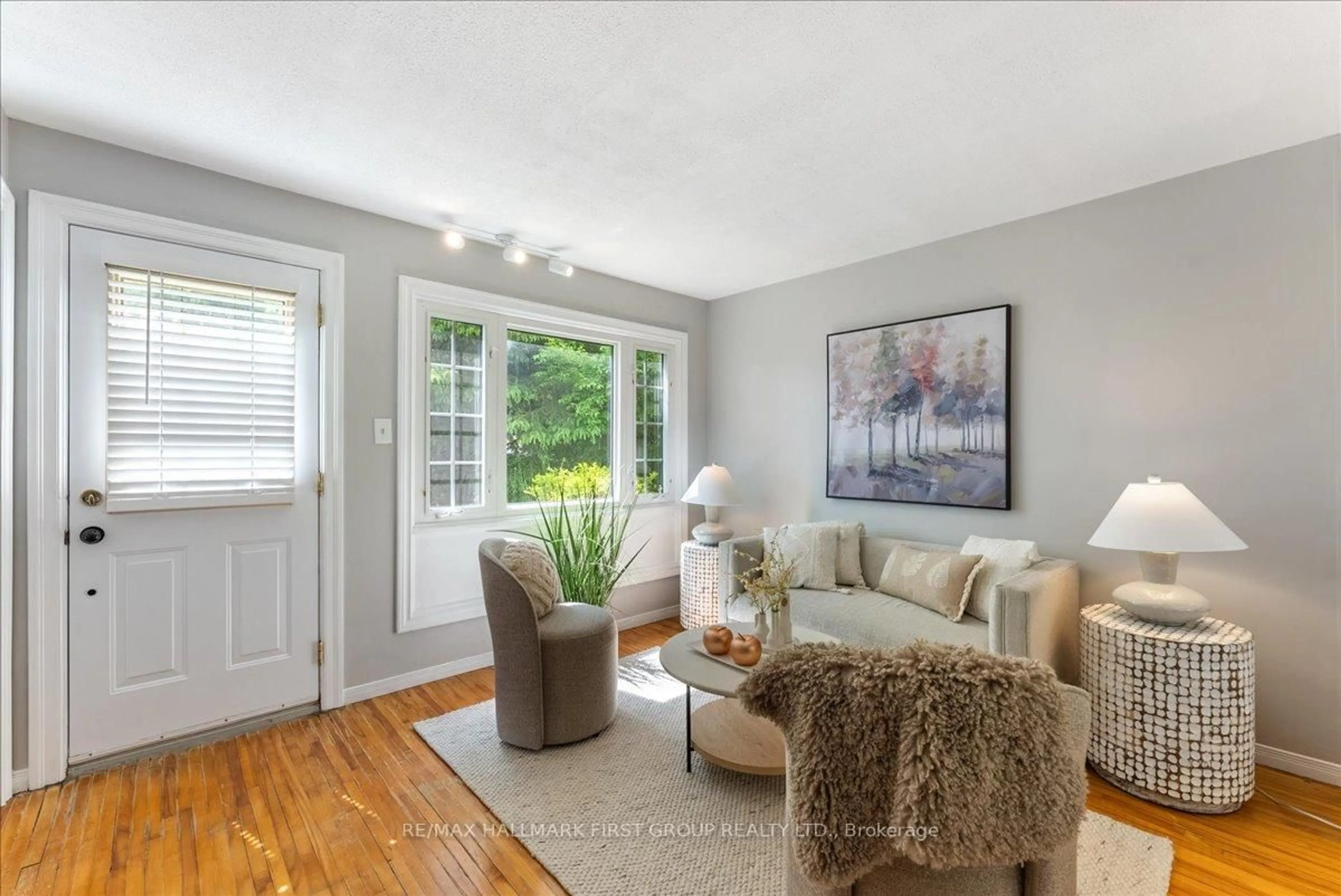 Living room with furniture, wood/laminate floor for 28 Beech St, Ajax Ontario L1S 1W1