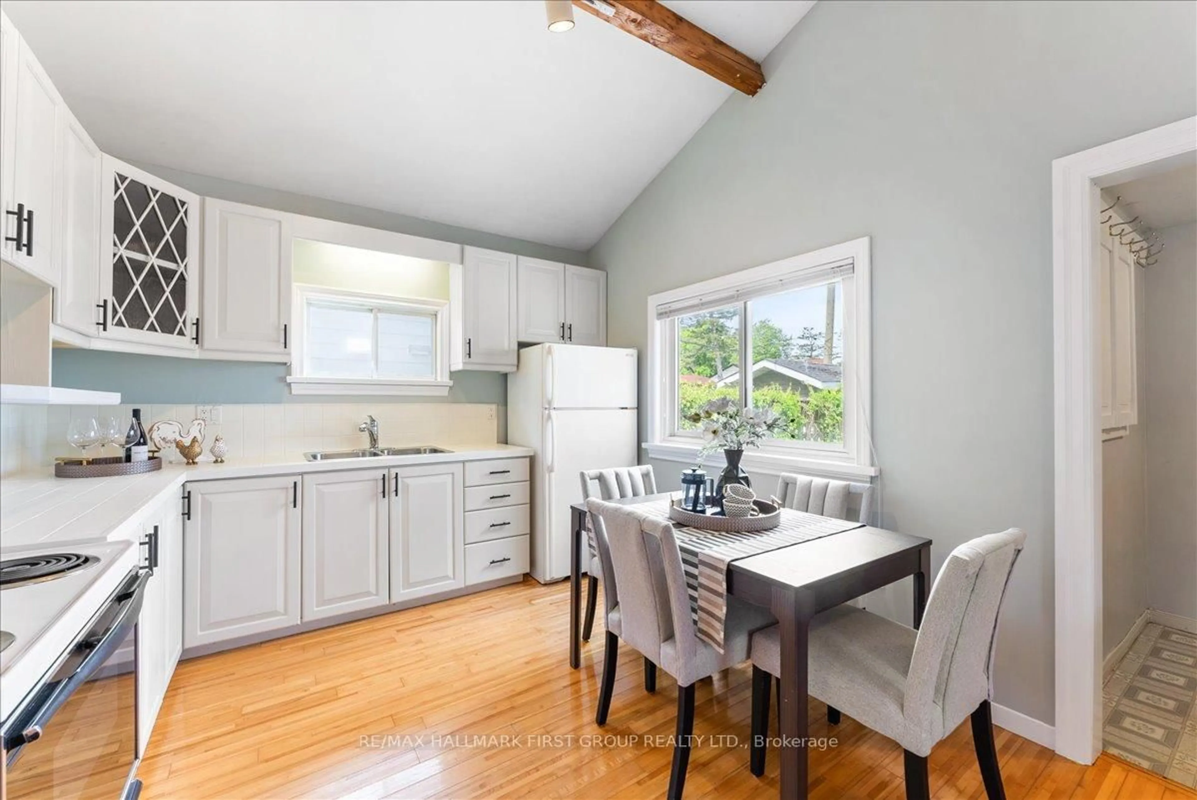 Open concept kitchen, unknown for 28 Beech St, Ajax Ontario L1S 1W1