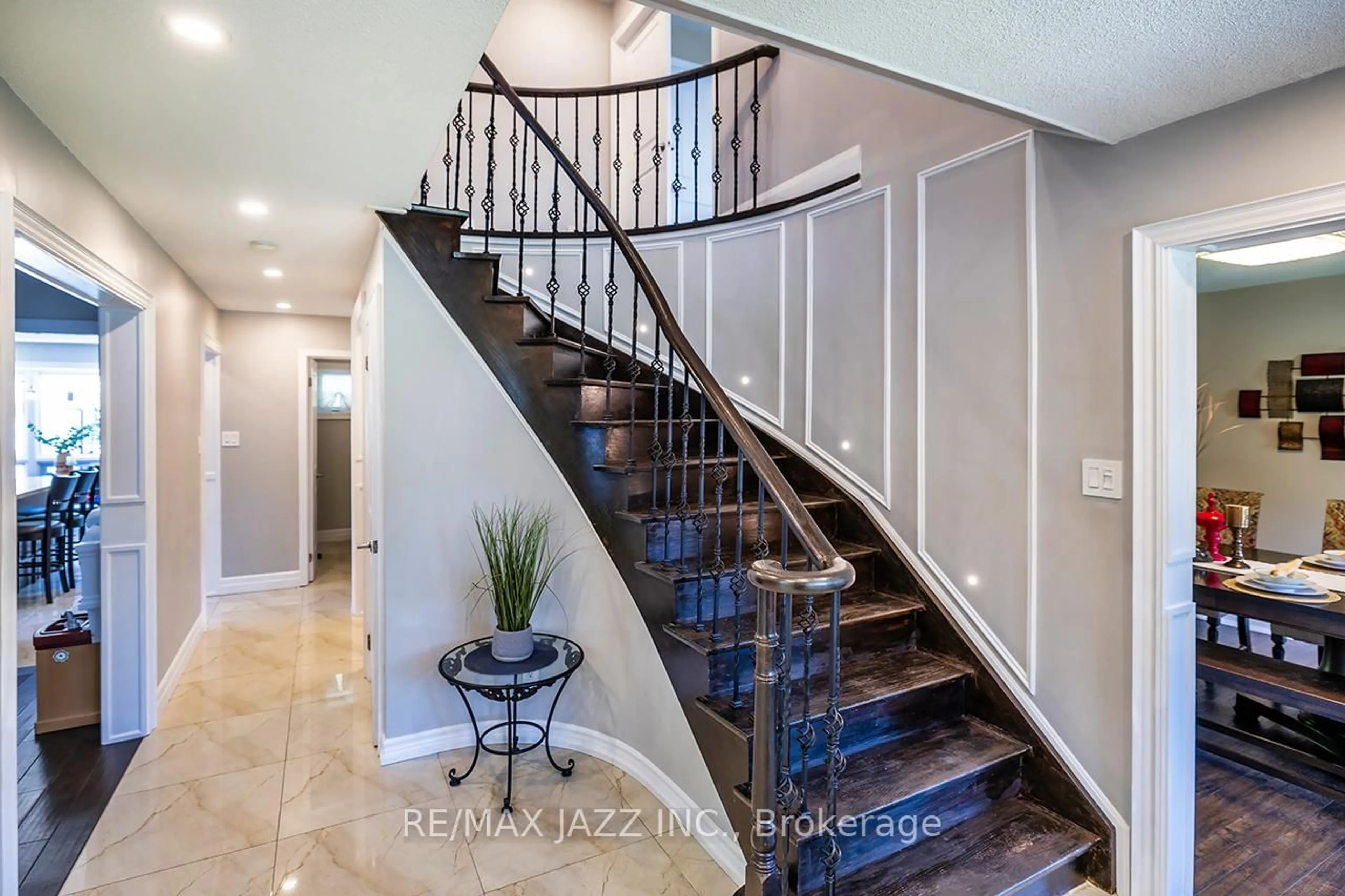 Stairs for 22 Kingswood Dr, Clarington Ontario L1E 1G2
