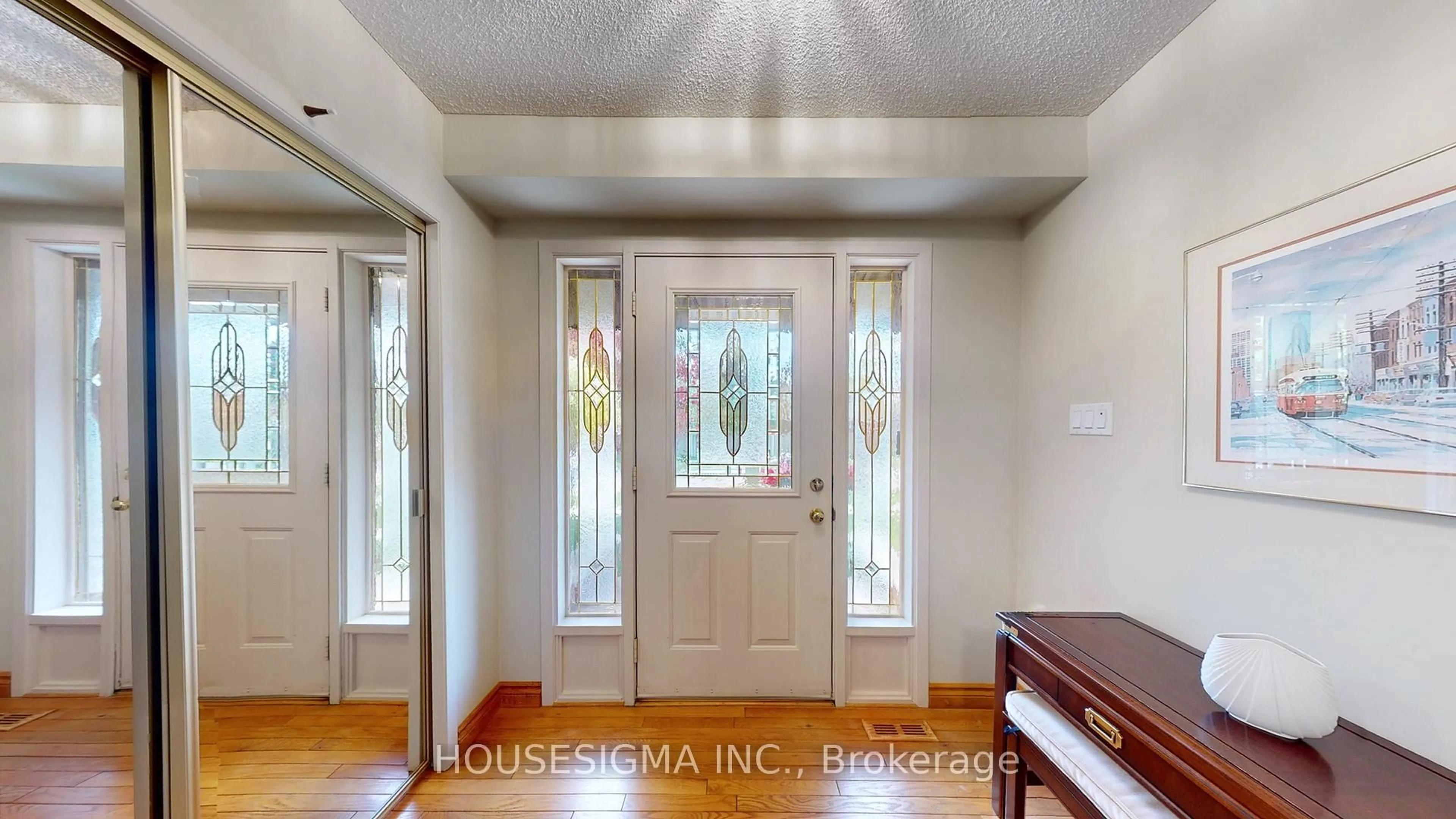 Indoor entryway for 2 Chiefswood Sq, Toronto Ontario M1W 3J7