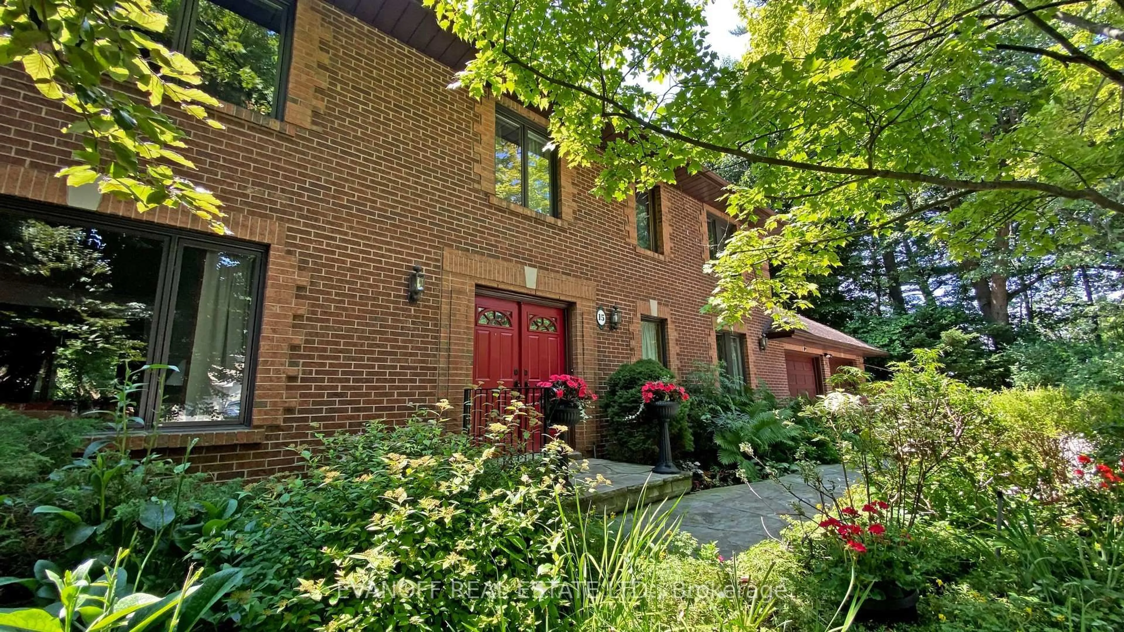Home with brick exterior material, street for 15 Scenic Hill Crt, Toronto Ontario M1C 3V5