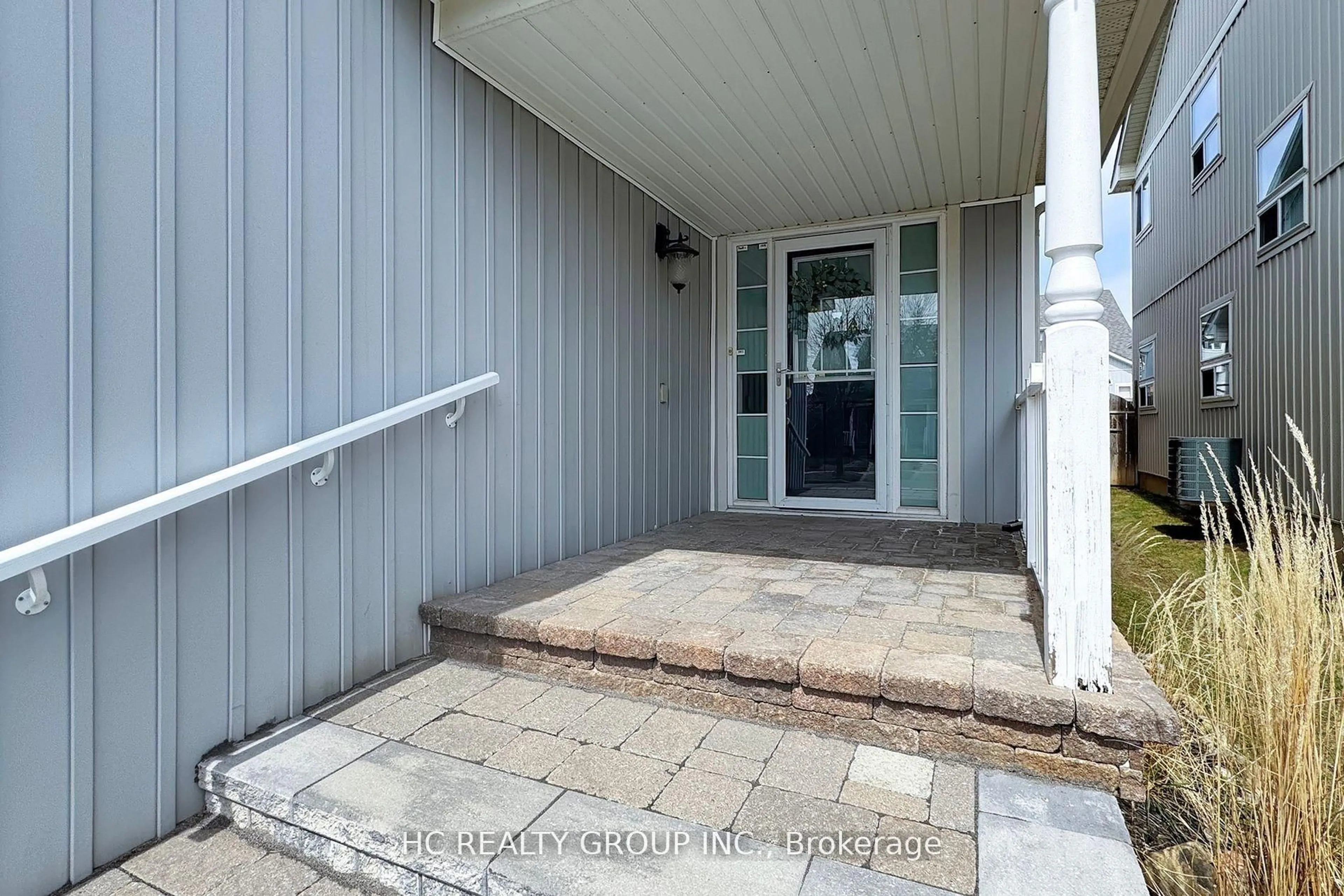 Unknown for 8 Beaumaris Cres, Whitby Ontario L1M 2H2