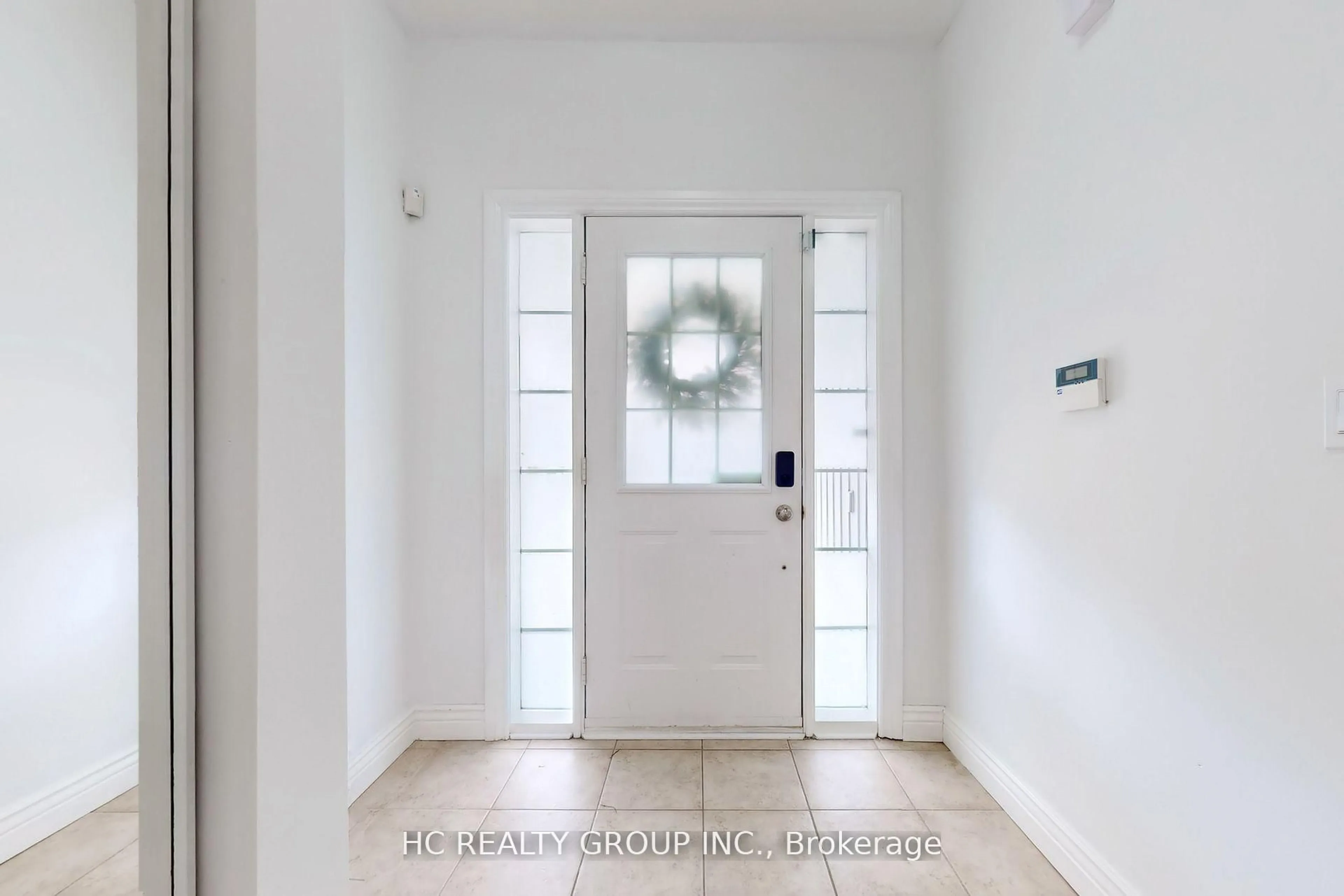 Indoor entryway for 8 Beaumaris Cres, Whitby Ontario L1M 2H2
