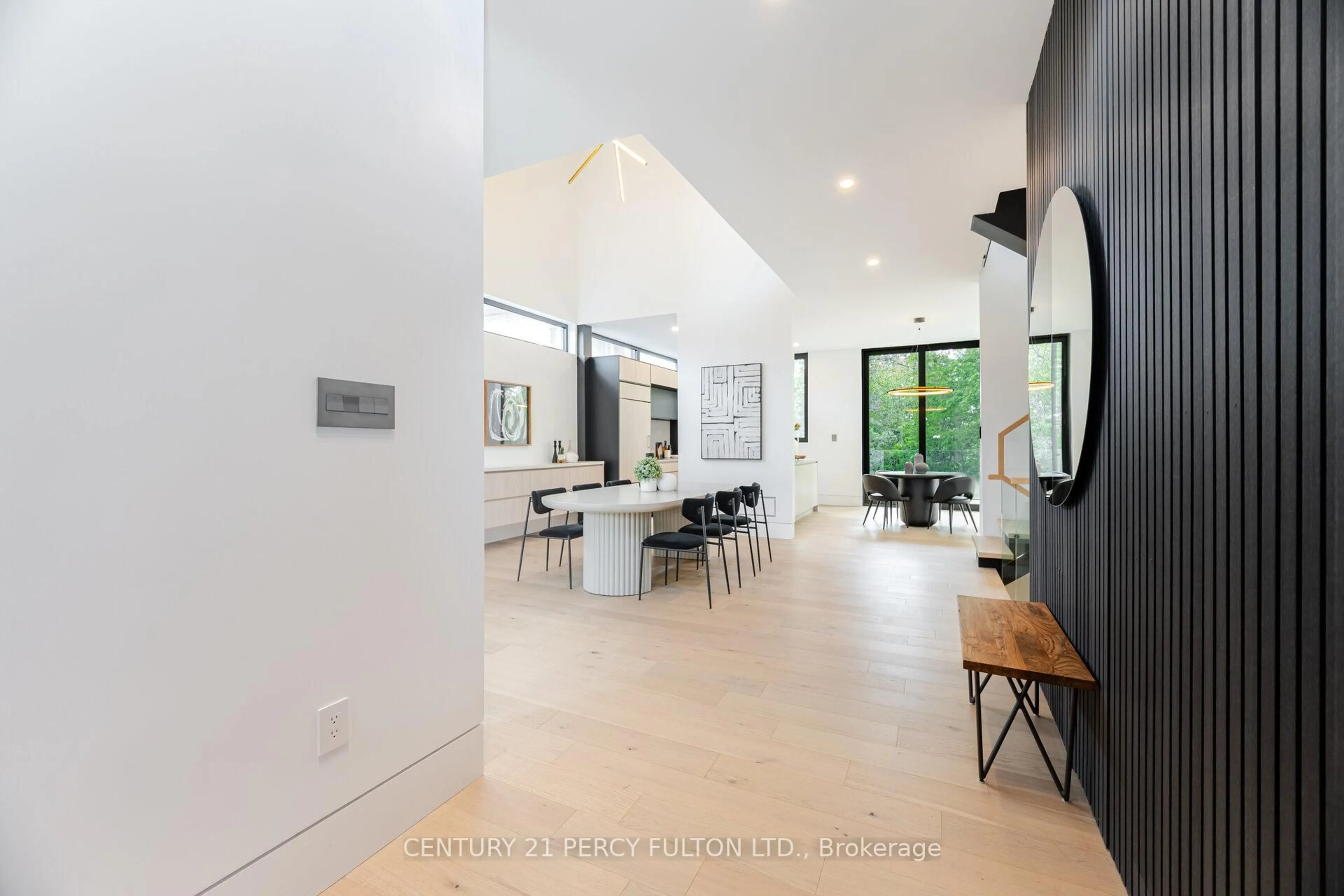Indoor foyer for 10 Haida Crt, Toronto Ontario M1C 3L1