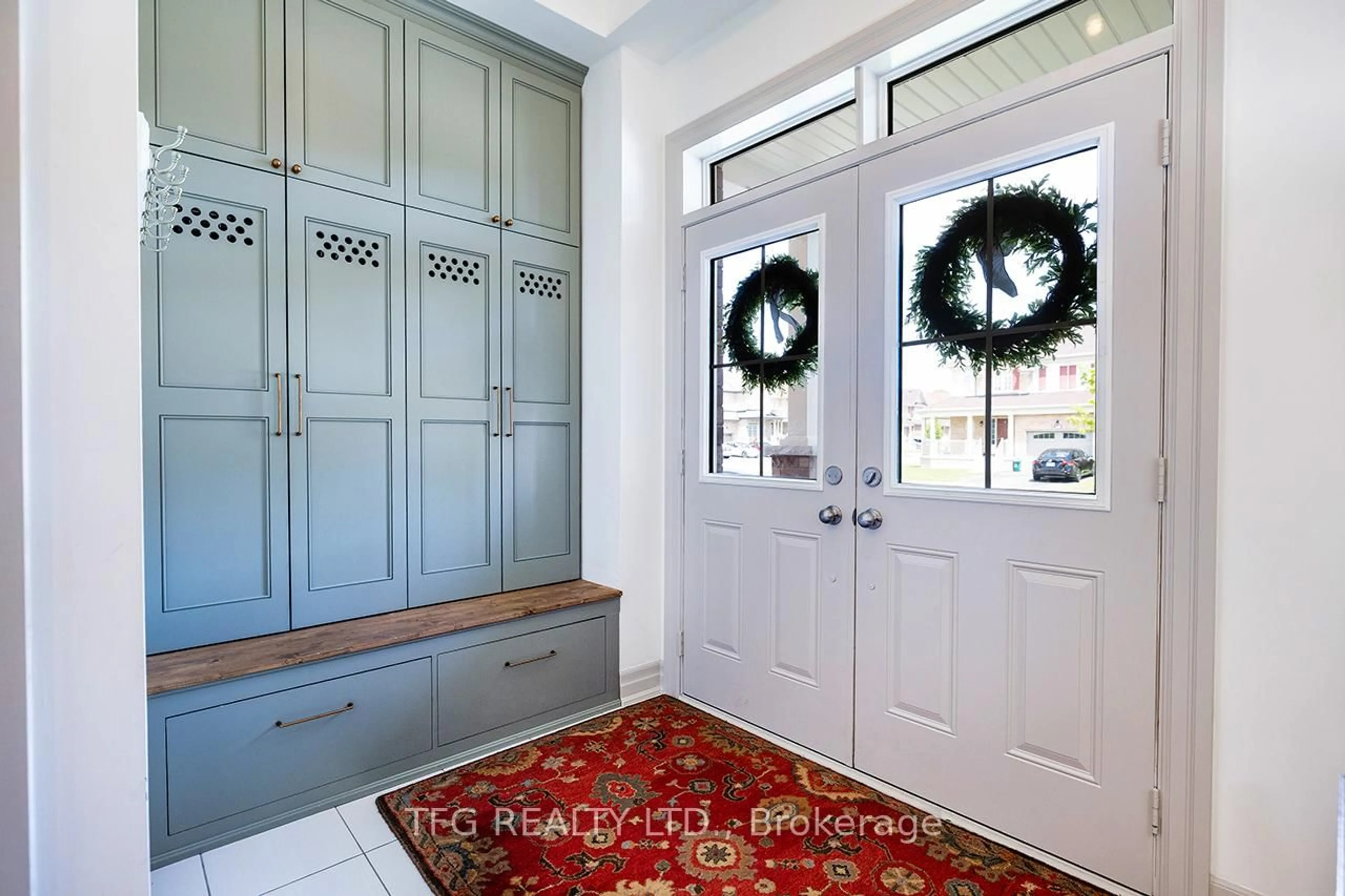 Indoor entryway for 291 Kenneth Cole Dr, Clarington Ontario L1C 0W3