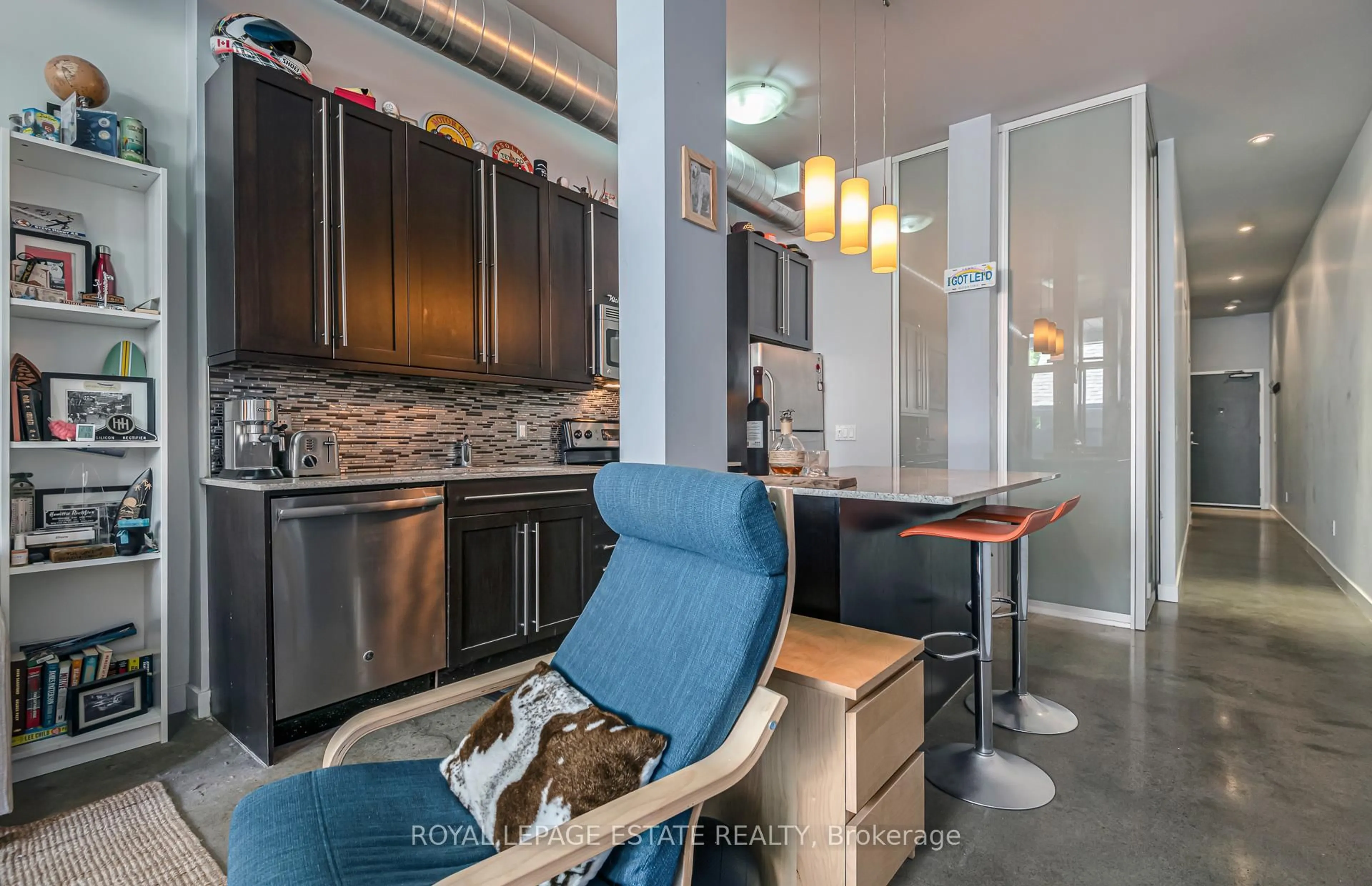 Open concept kitchen, ceramic/tile floor for 952 Kingston Rd #206, Toronto Ontario M4E 1S7